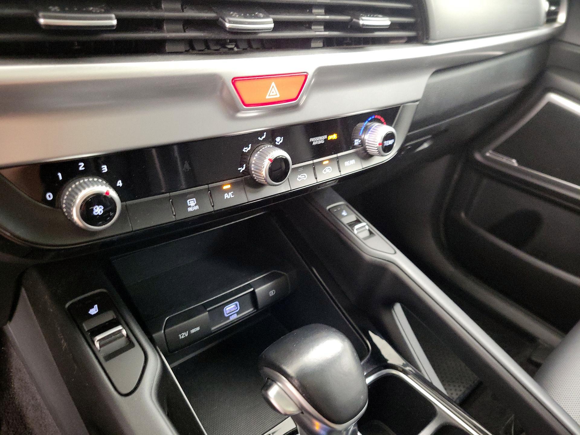 Thumbnail: 2021 Kia Telluride - 16