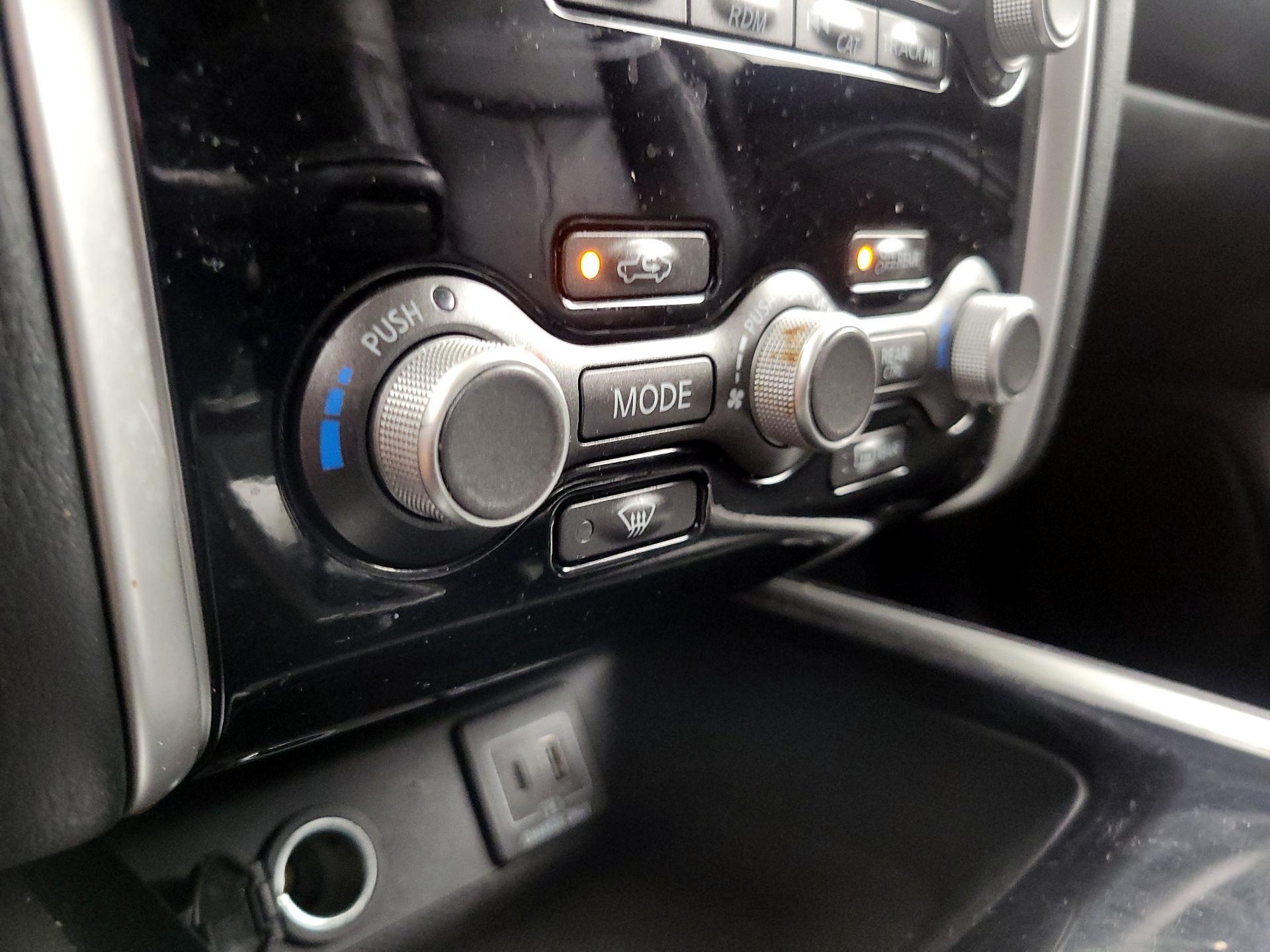 Thumbnail: 2019 Nissan Pathfinder - 16
