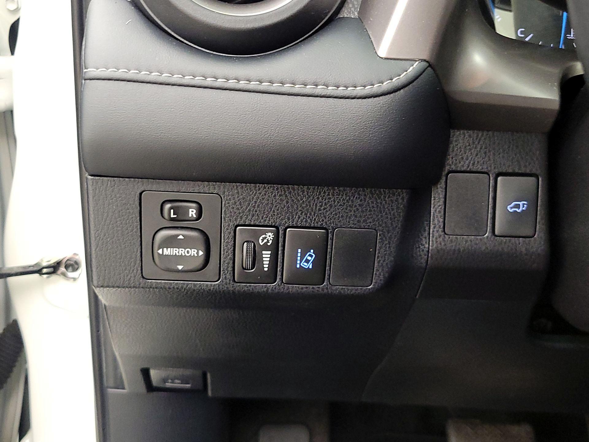 Thumbnail: 2018 Toyota RAV4 - 13