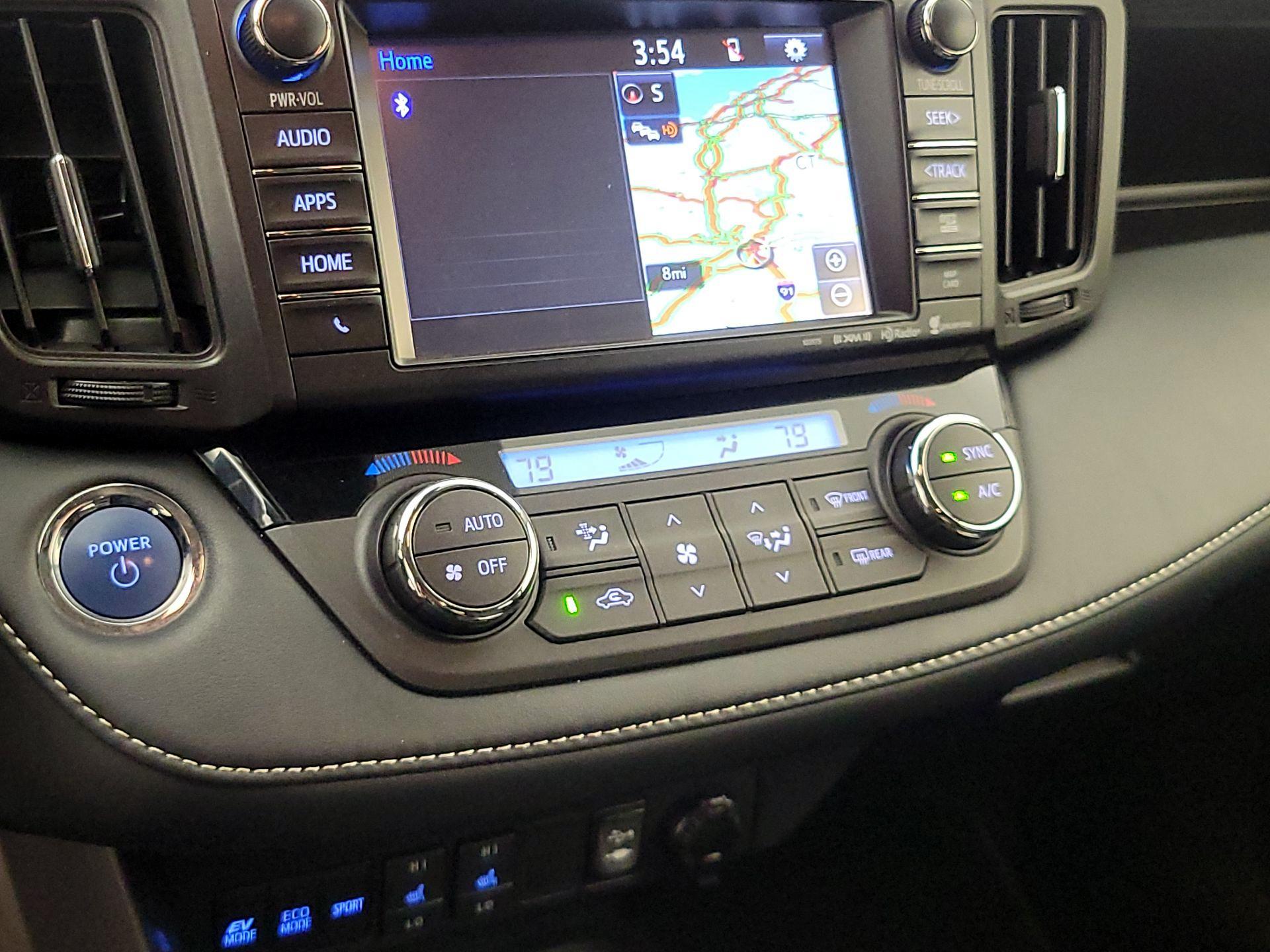 Thumbnail: 2018 Toyota RAV4 - 17