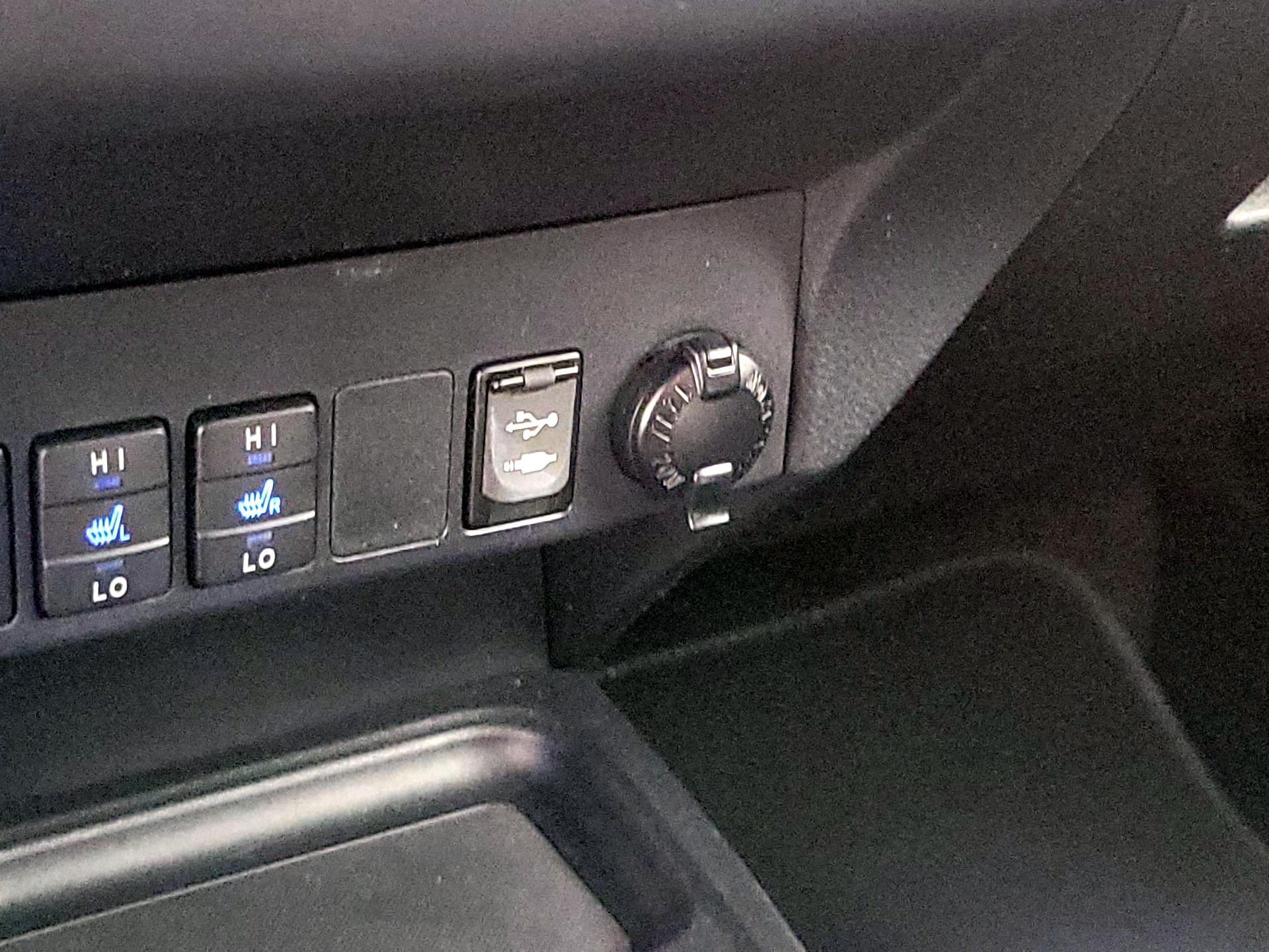 Thumbnail: 2018 Toyota RAV4 - 19