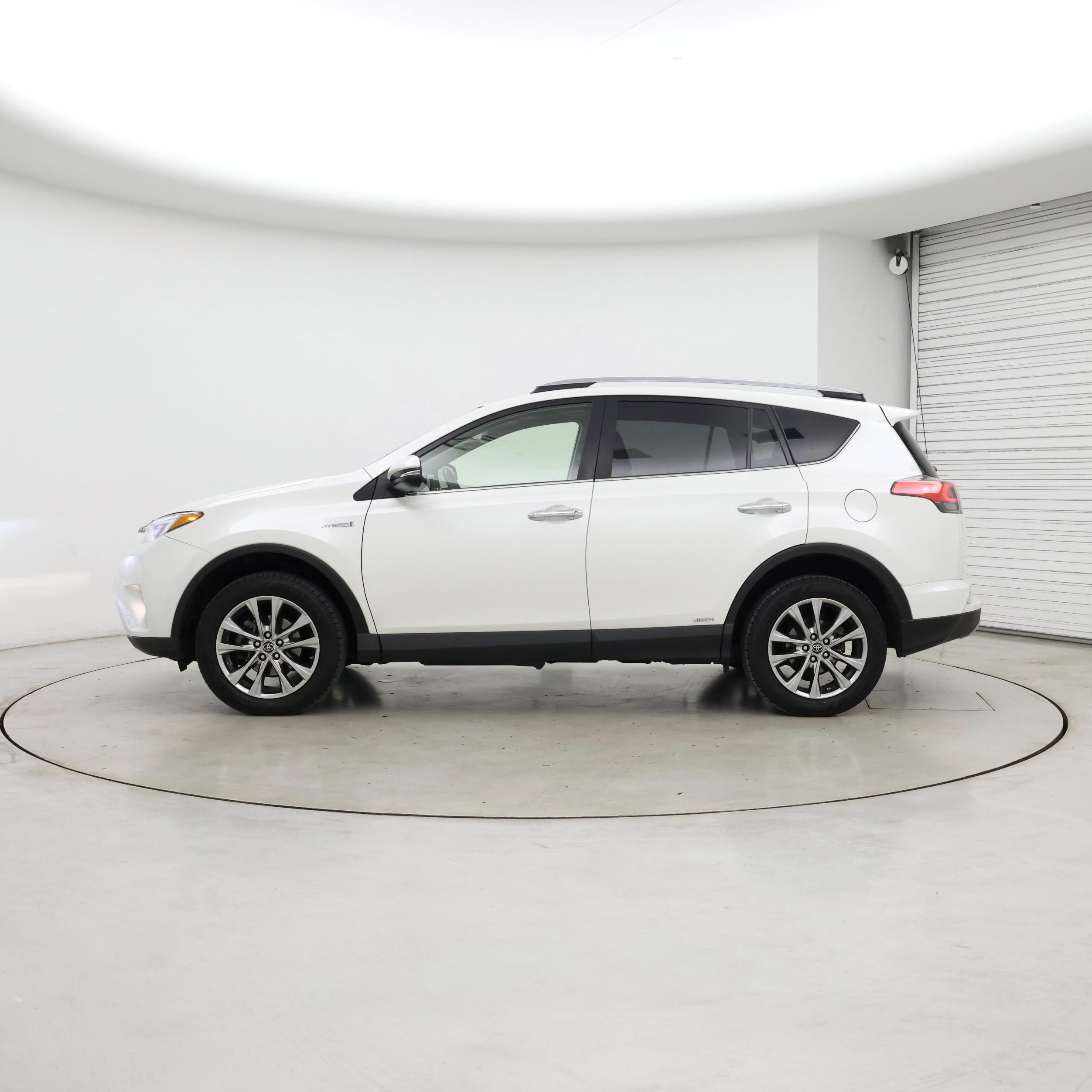 Thumbnail: 2018 Toyota RAV4 - 3