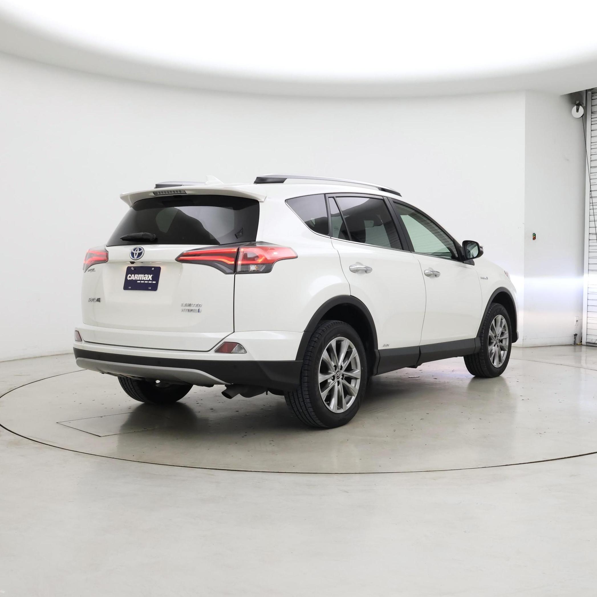 Thumbnail: 2018 Toyota RAV4 - 8