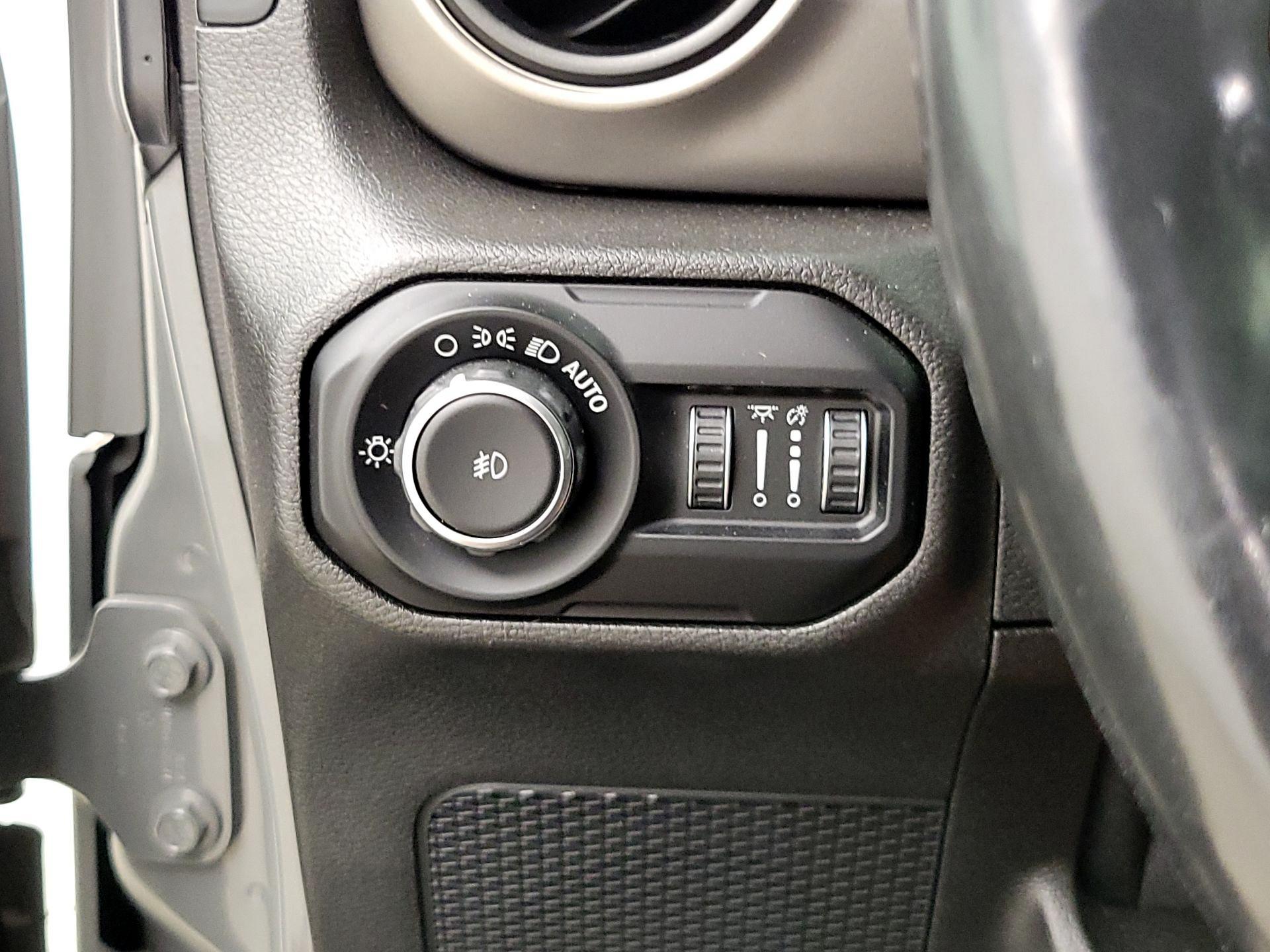 Thumbnail: 2019 Jeep Wrangler - 13