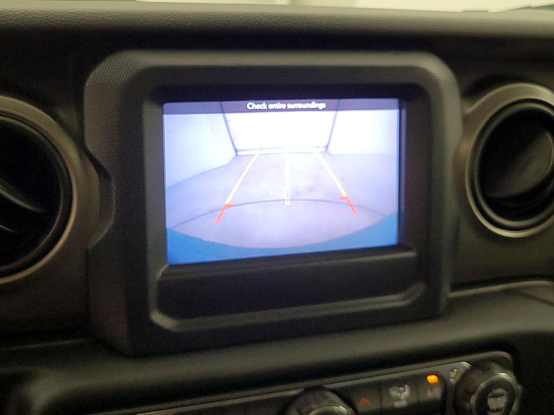 Thumbnail: 2019 Jeep Wrangler - 14