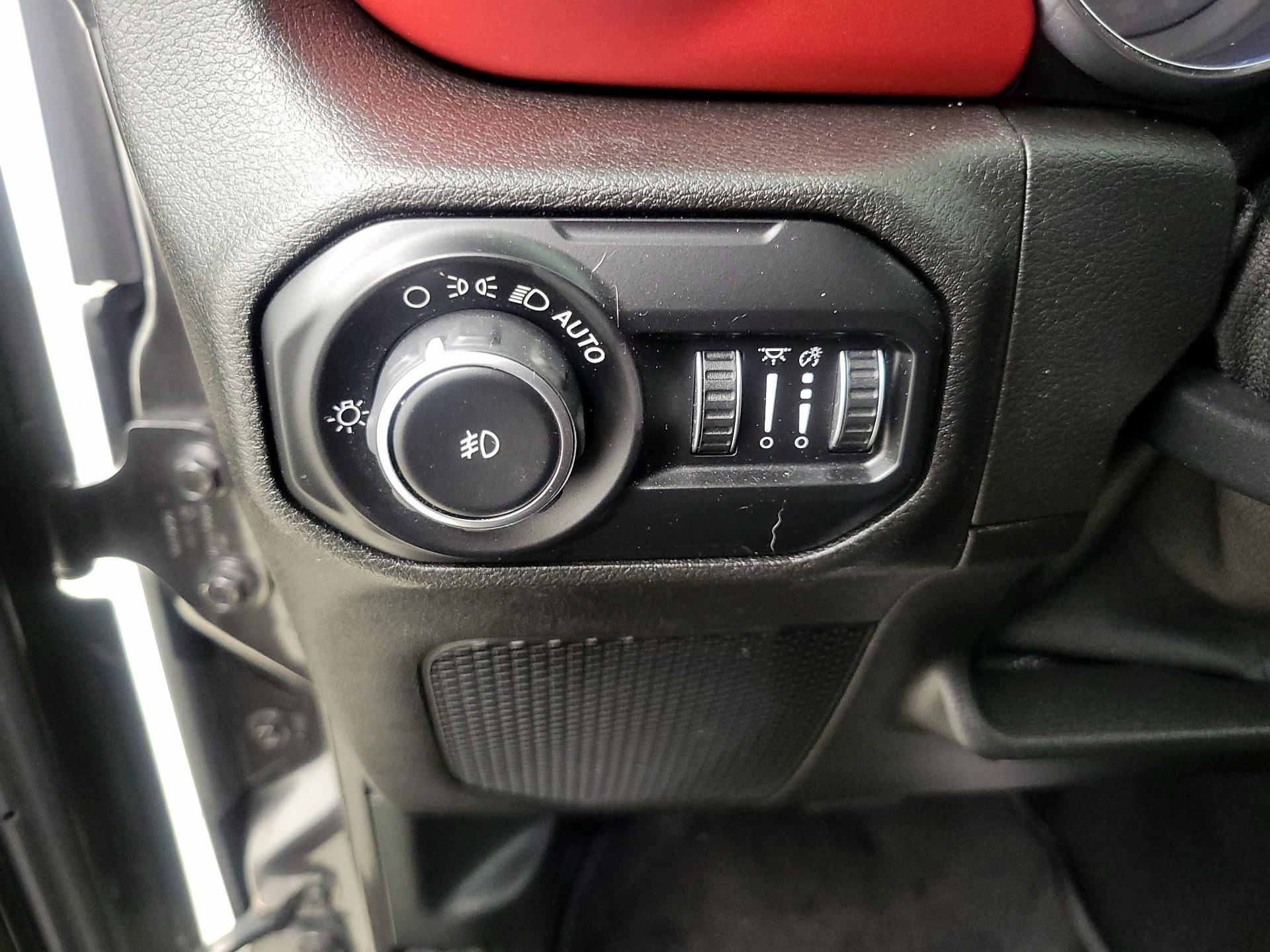 Thumbnail: 2019 Jeep Wrangler - 13