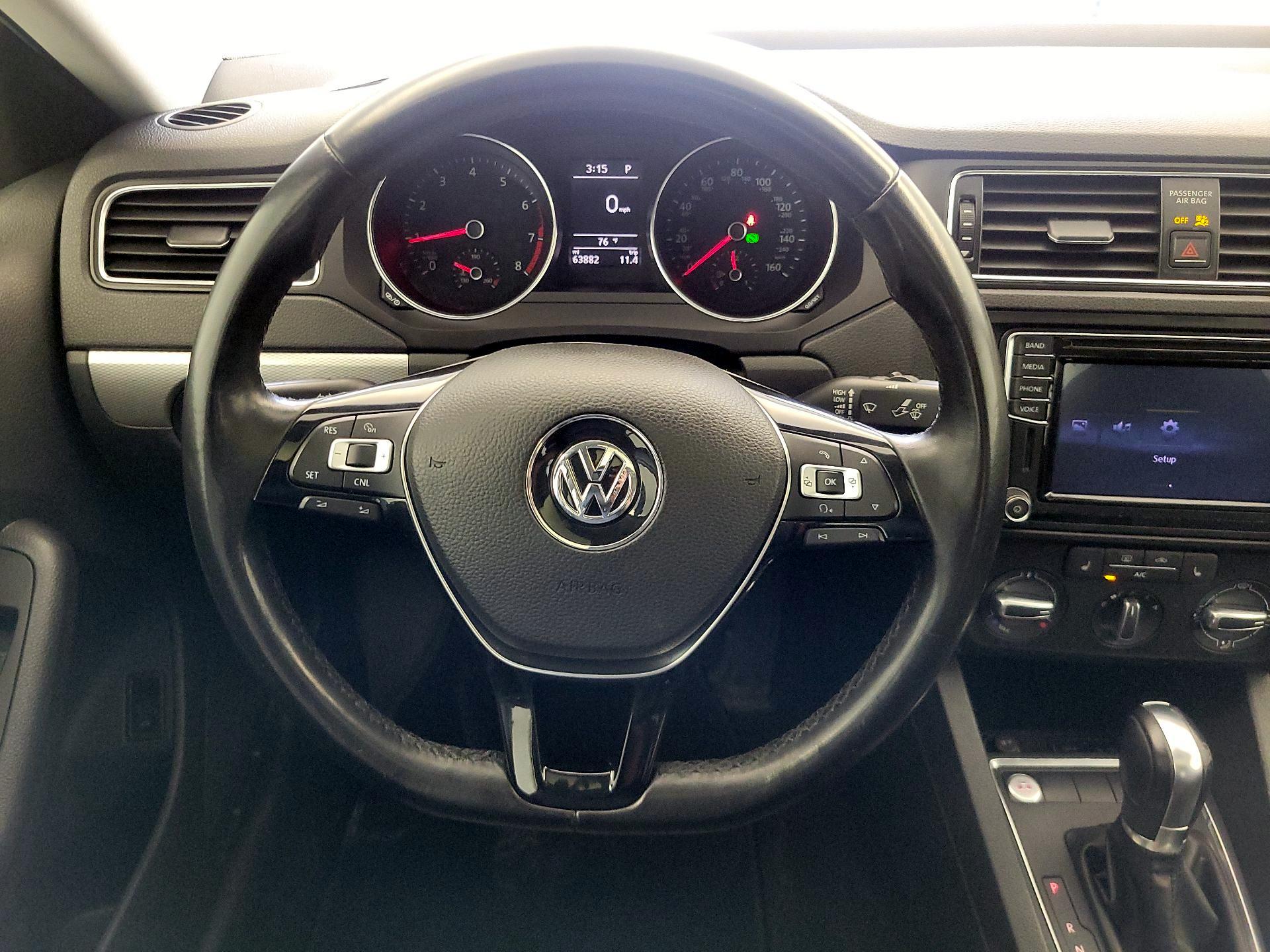 Thumbnail: 2017 Volkswagen Jetta - 10