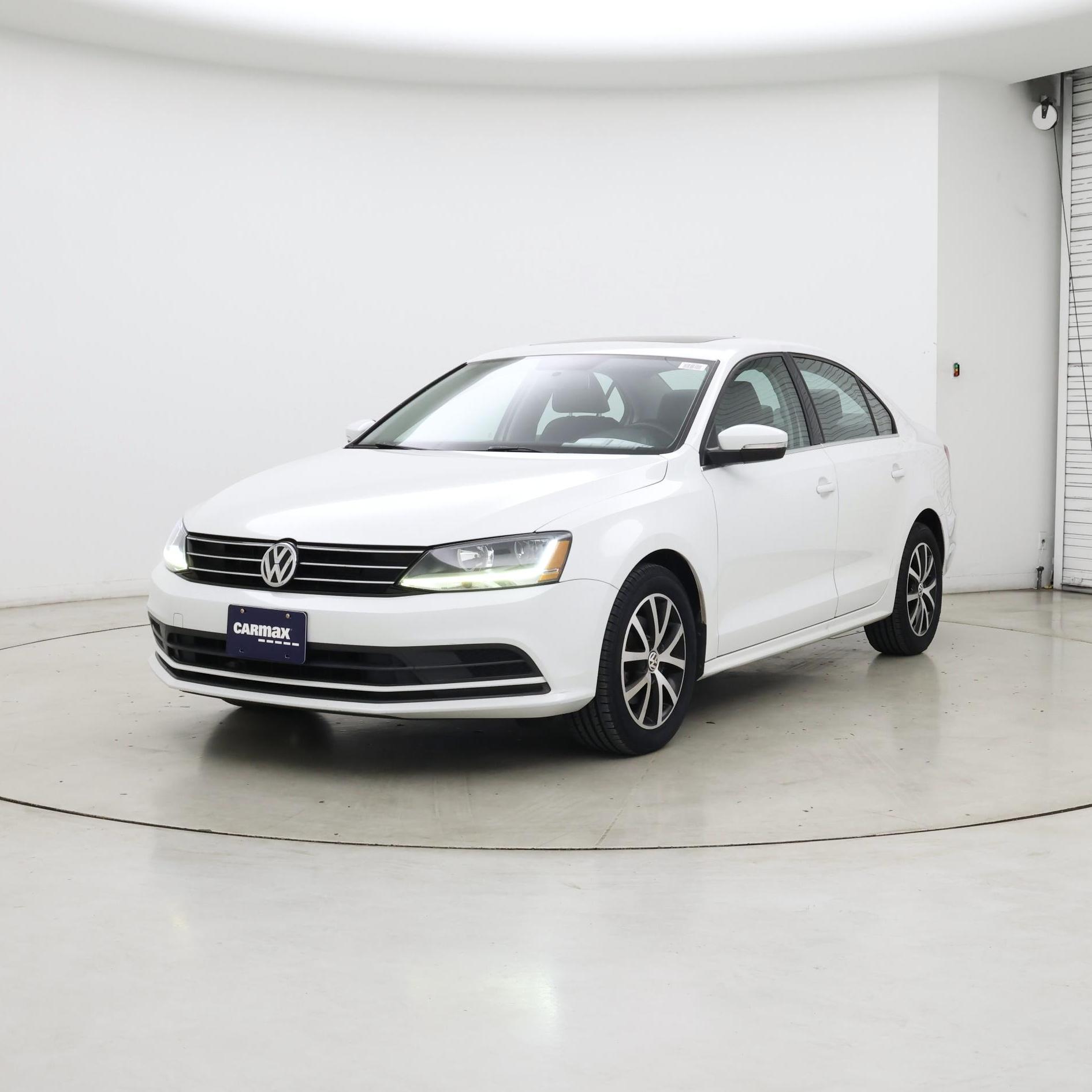 Thumbnail: 2017 Volkswagen Jetta - 4