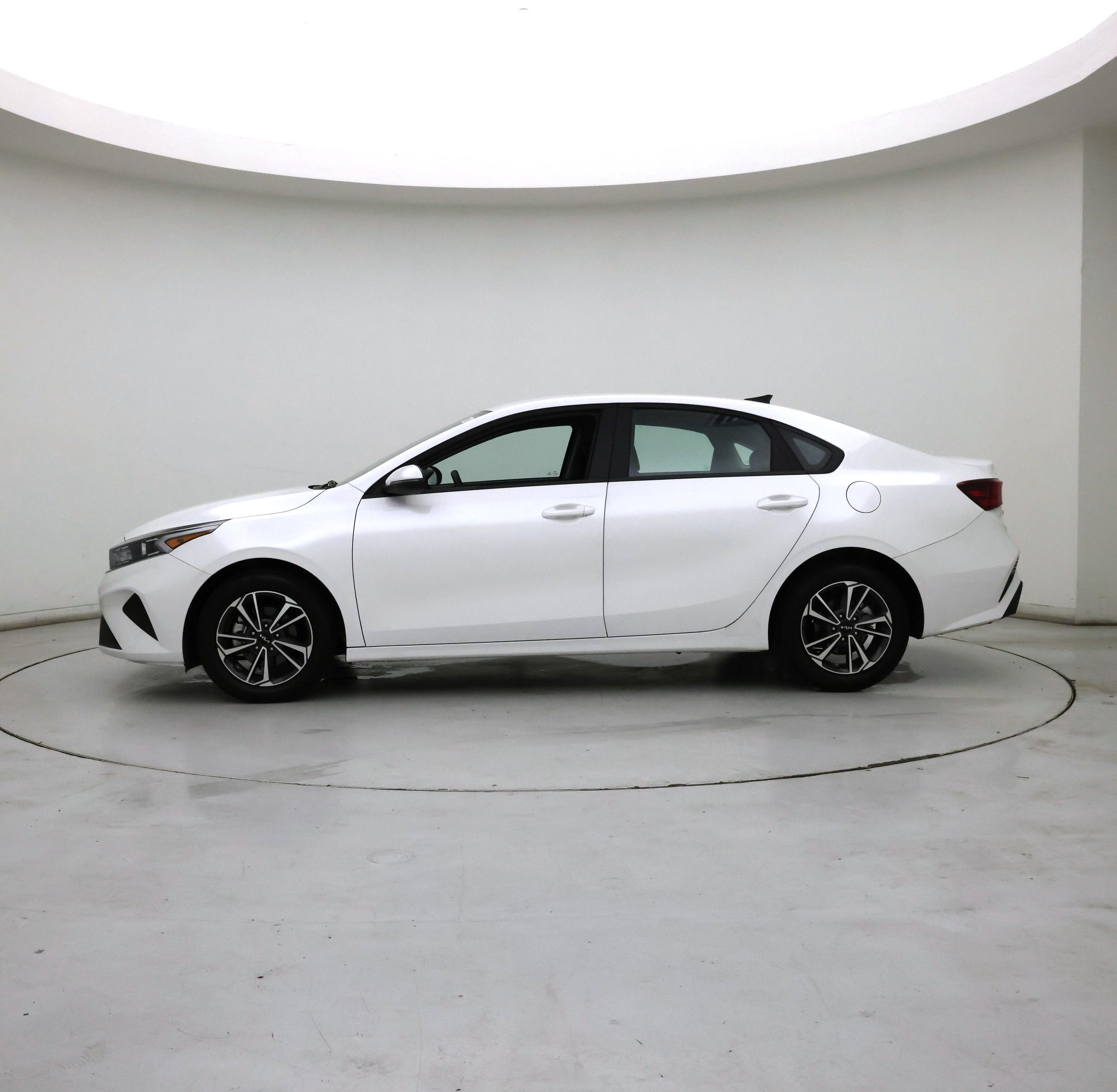 Thumbnail: 2024 Kia Forte - 3