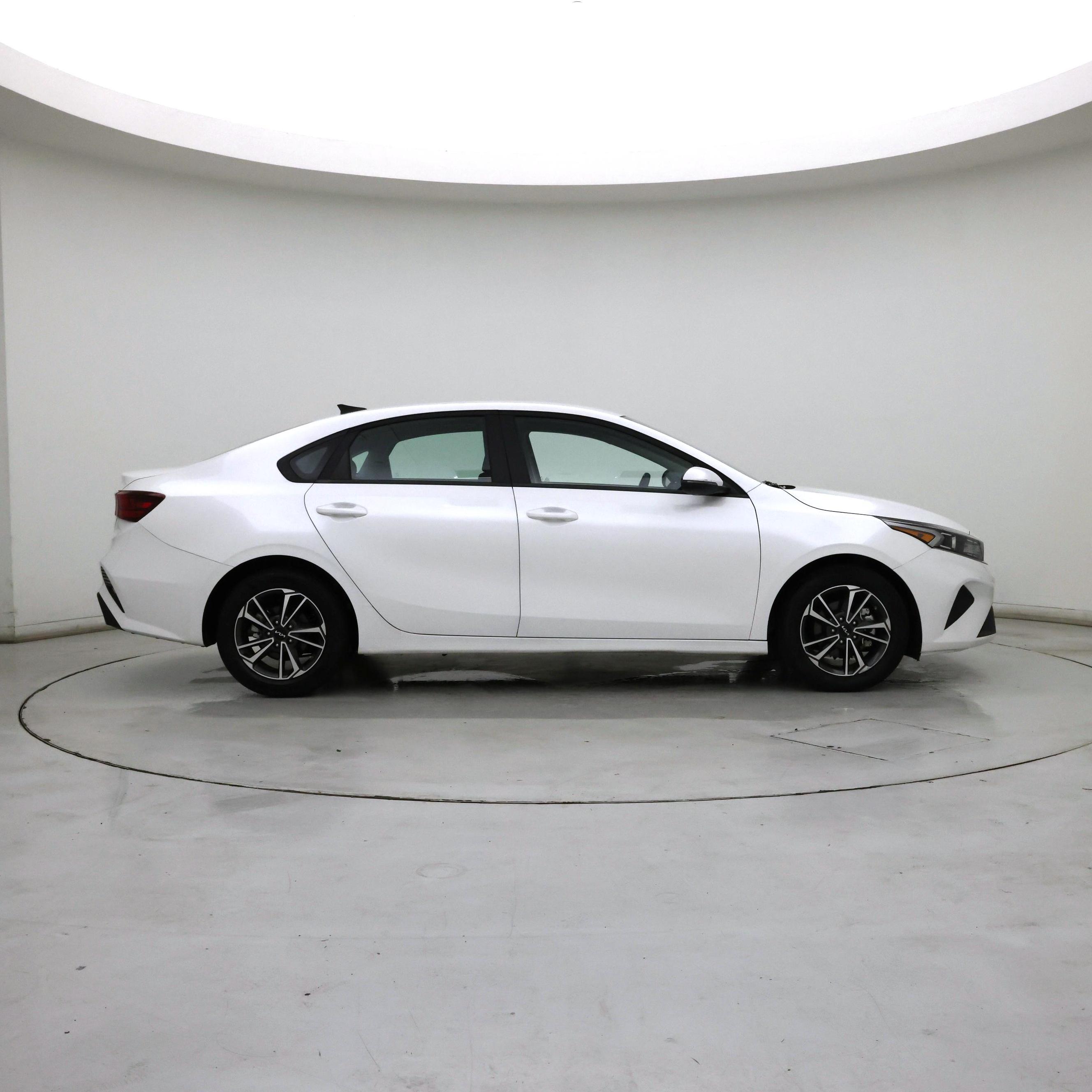 Thumbnail: 2024 Kia Forte - 7