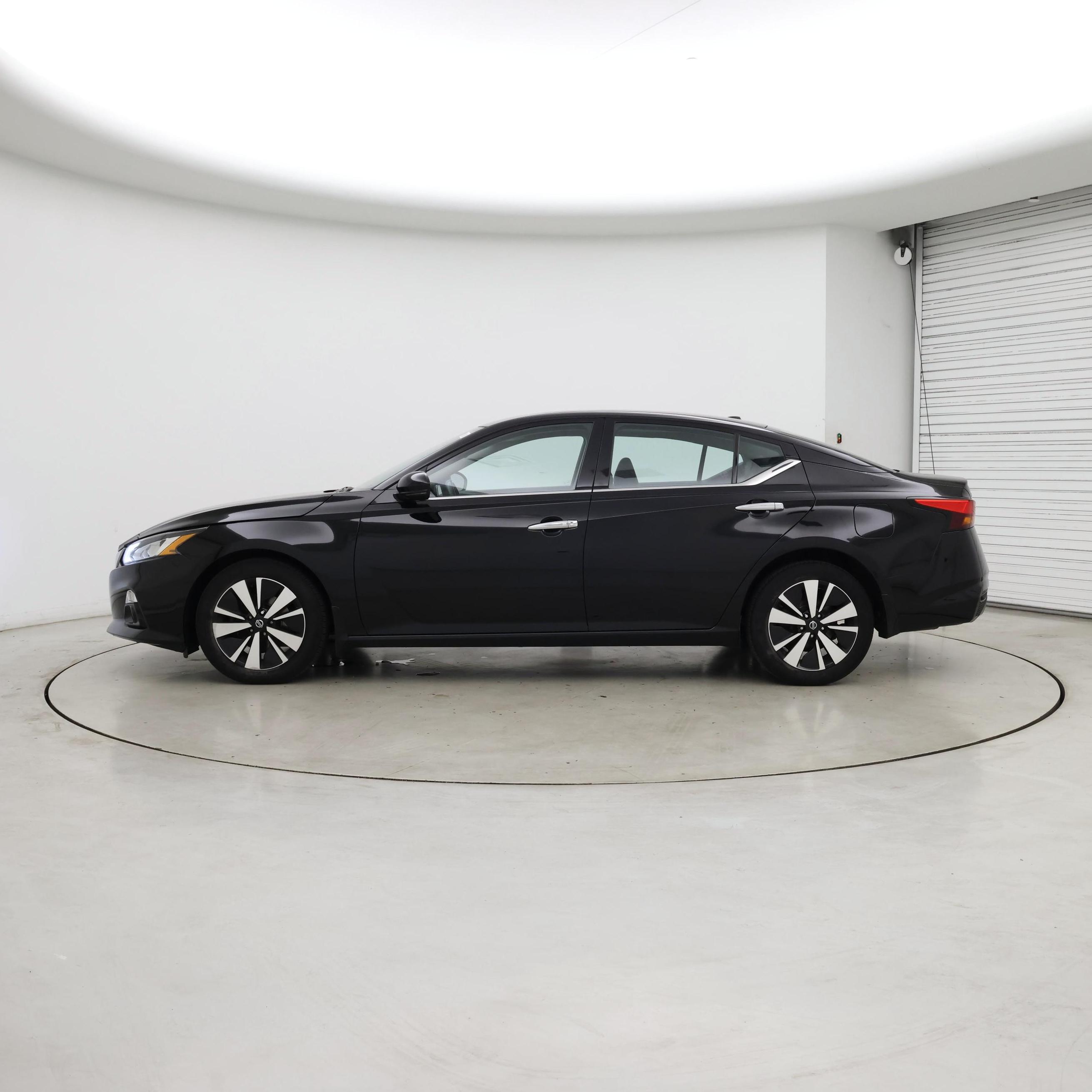 Thumbnail: 2019 Nissan Altima - 3