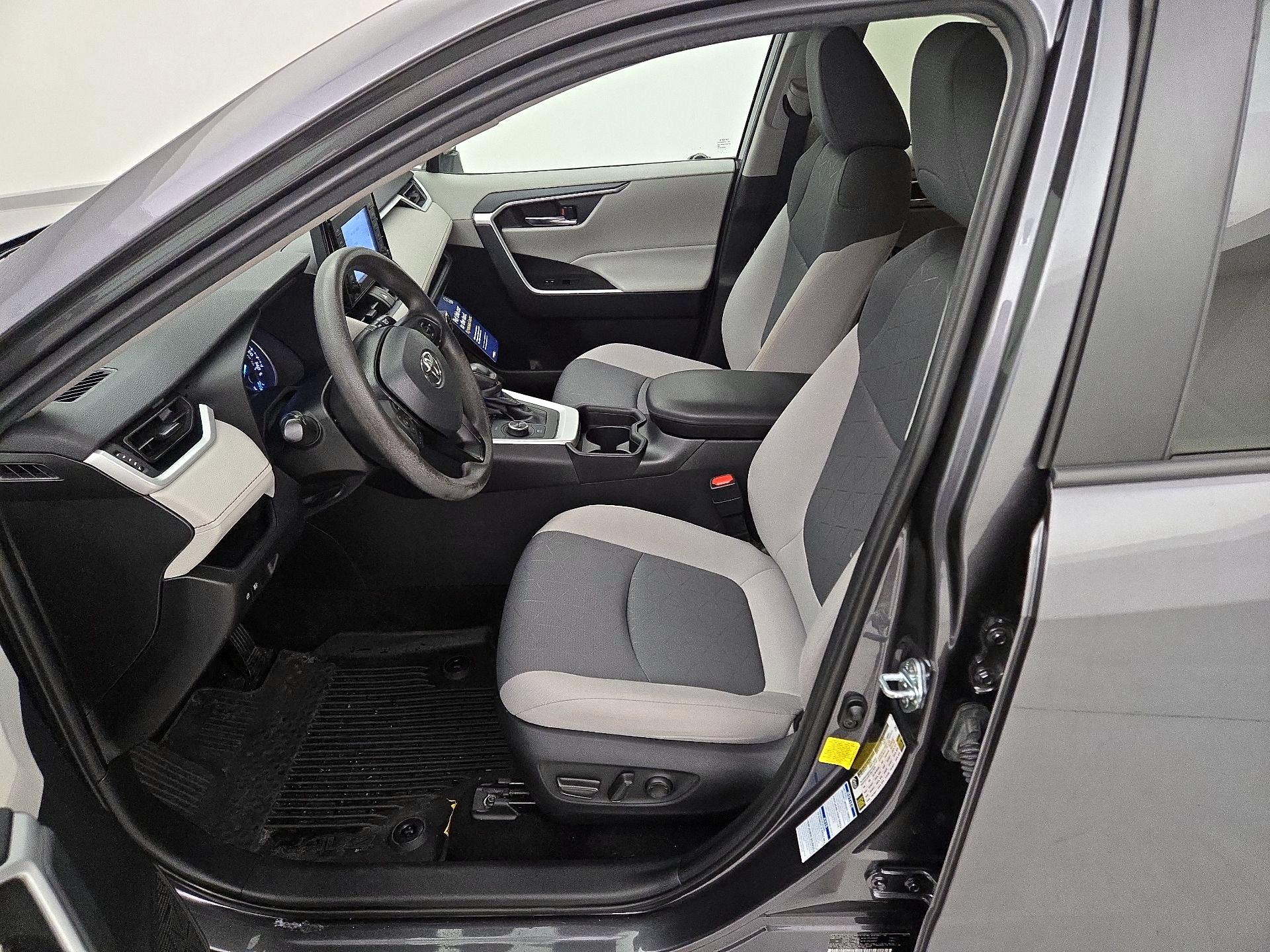 Thumbnail: 2021 Toyota RAV4 - 11
