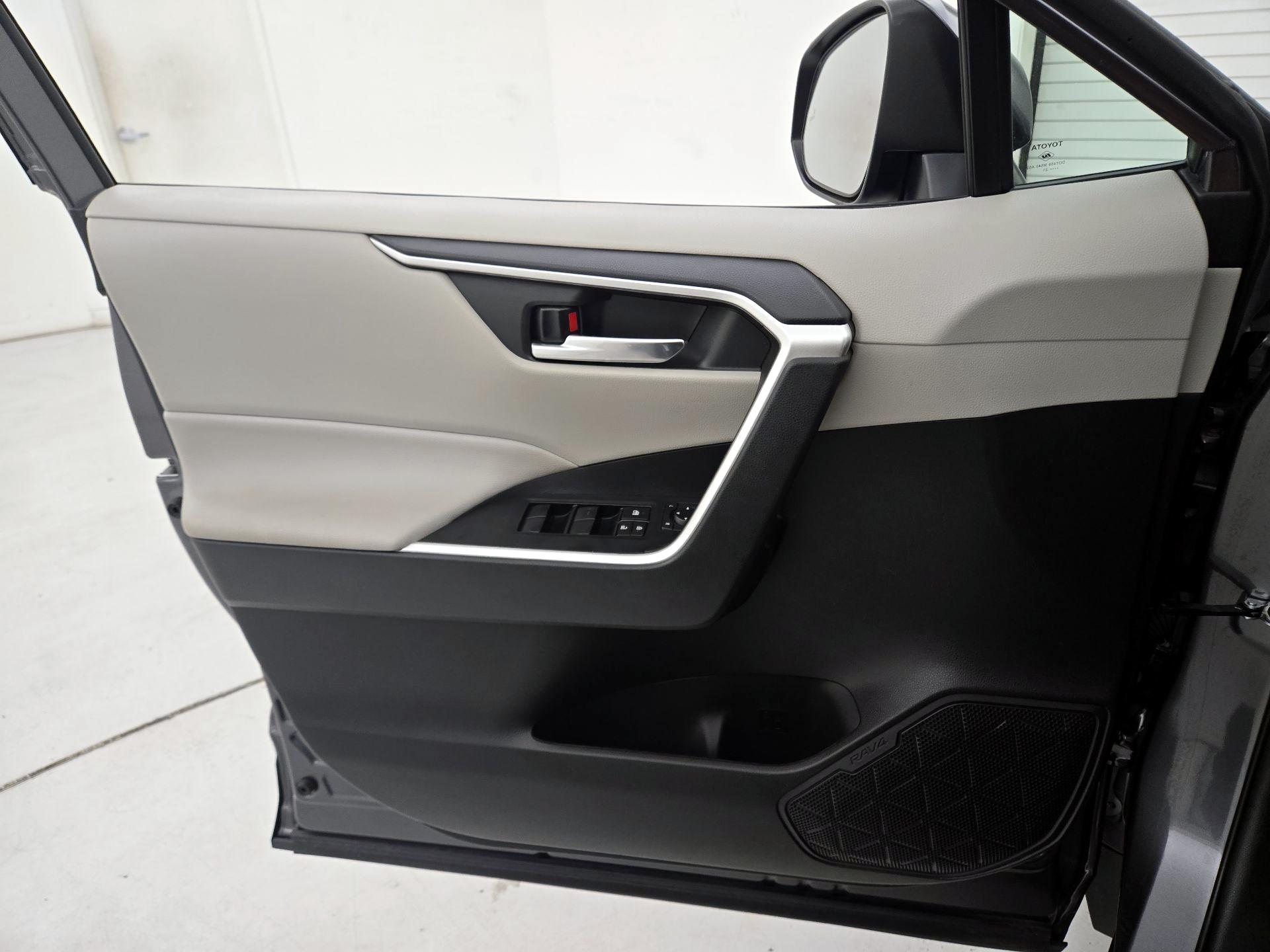 Thumbnail: 2021 Toyota RAV4 - 12