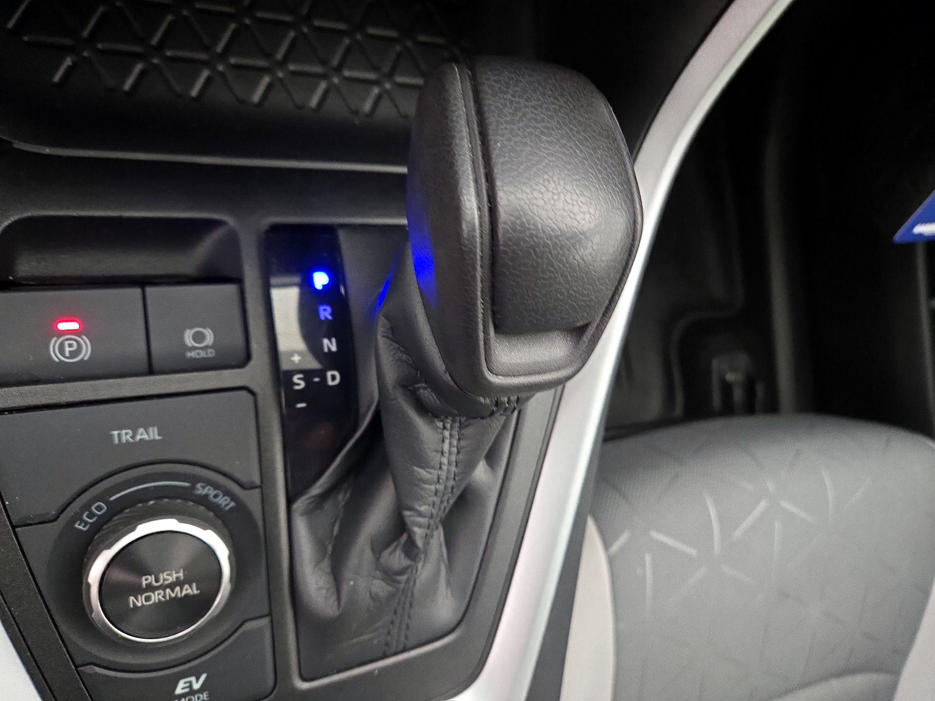 Thumbnail: 2021 Toyota RAV4 - 17