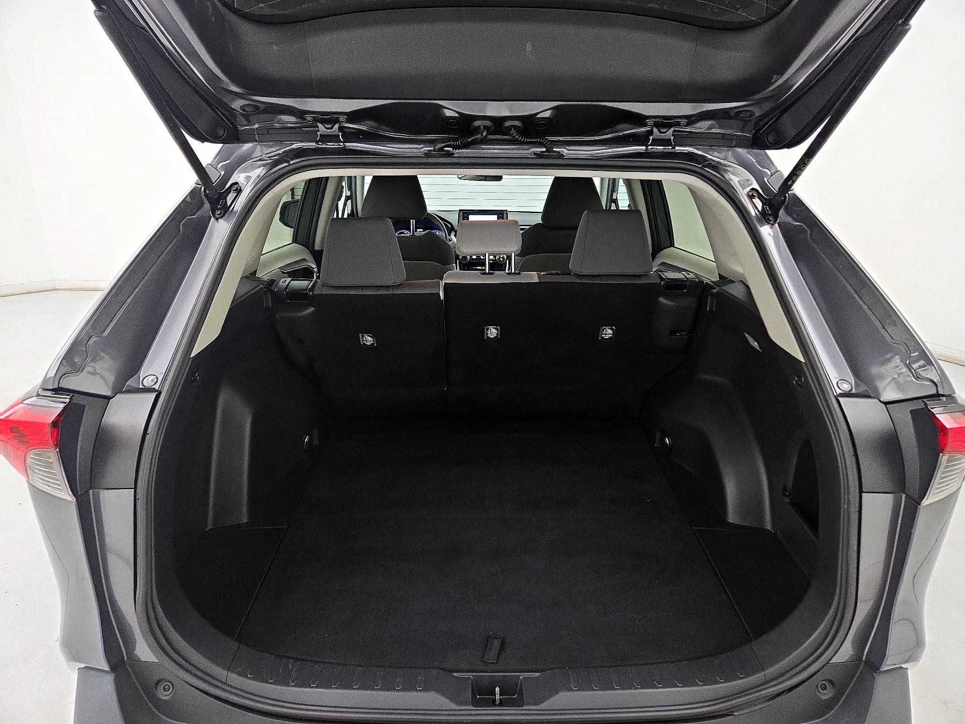 Thumbnail: 2021 Toyota RAV4 - 20