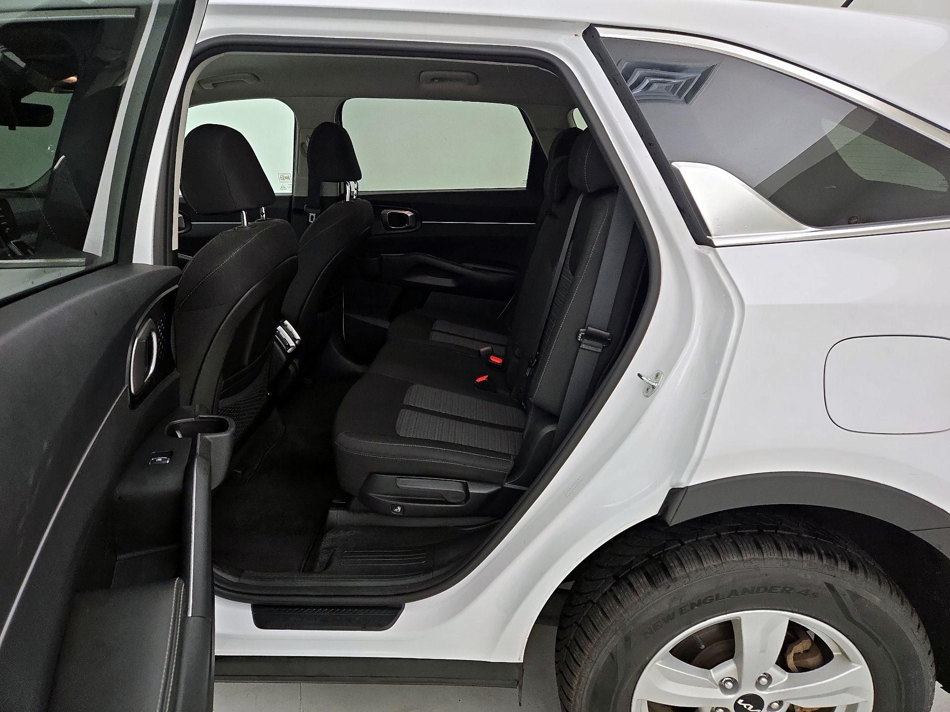 Thumbnail: 2022 Kia Sorento - 17