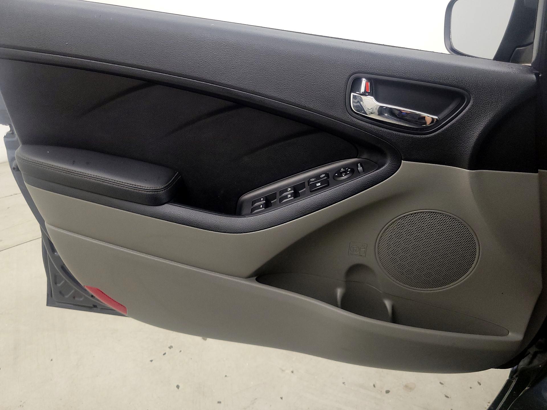 Thumbnail: 2015 Kia Forte - 12