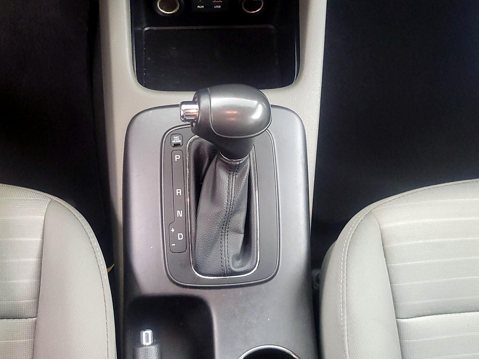 Thumbnail: 2015 Kia Forte - 15