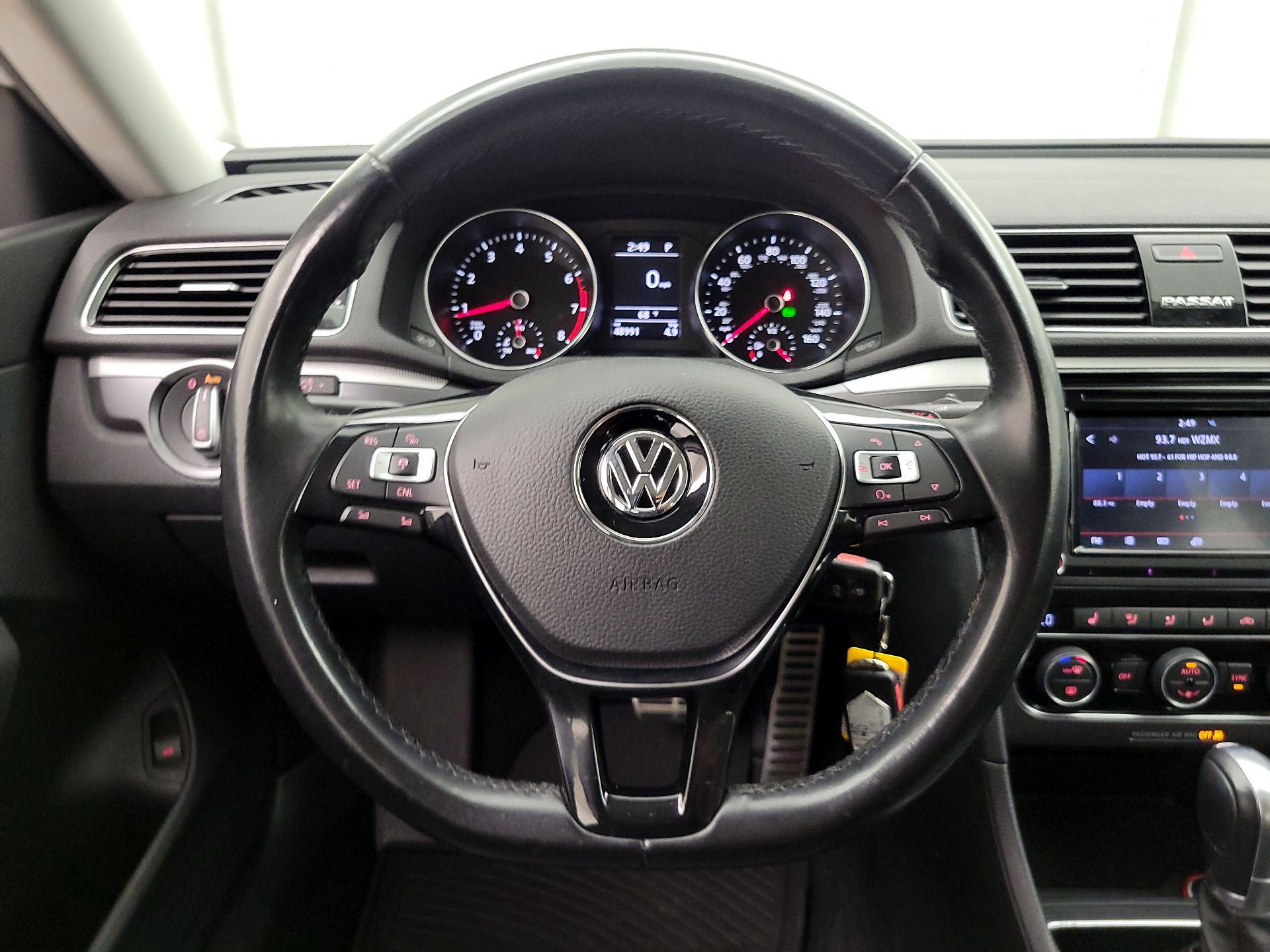 Thumbnail: 2018 Volkswagen Passat - 10