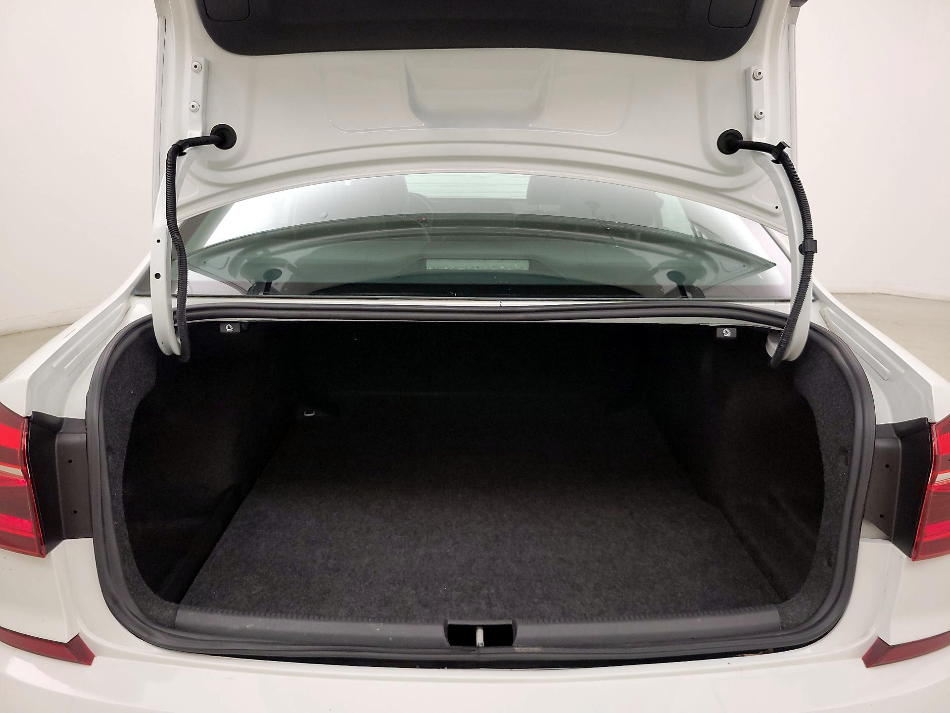 Thumbnail: 2018 Volkswagen Passat - 20
