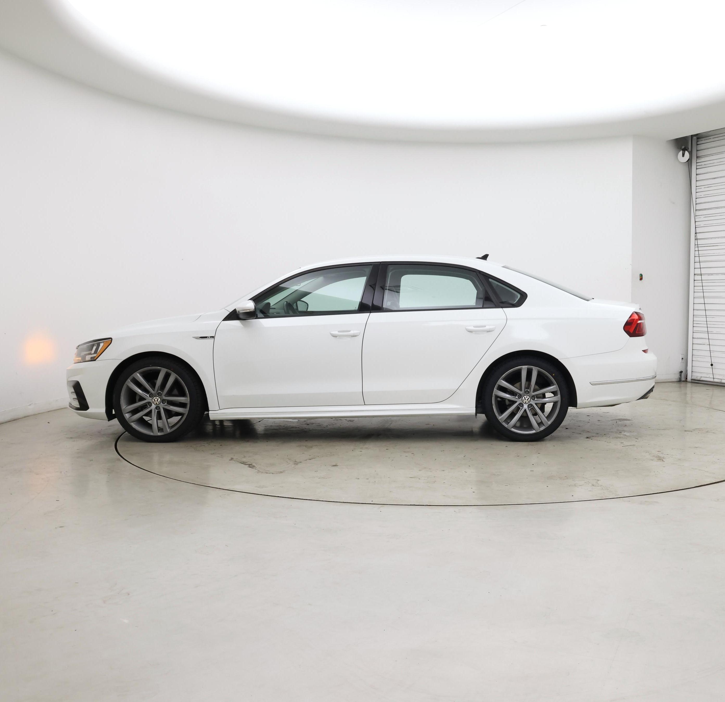 Thumbnail: 2018 Volkswagen Passat - 3