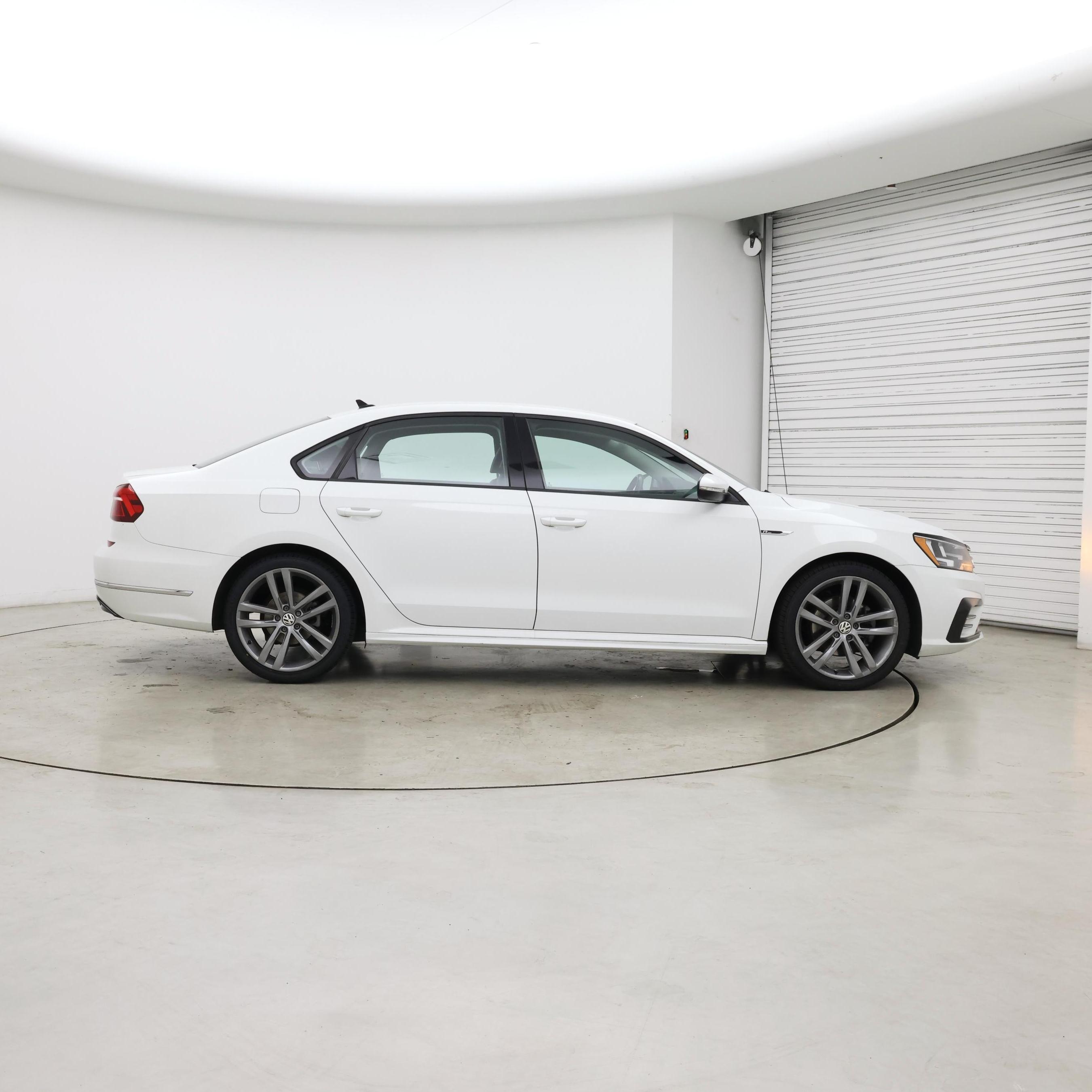 Thumbnail: 2018 Volkswagen Passat - 7