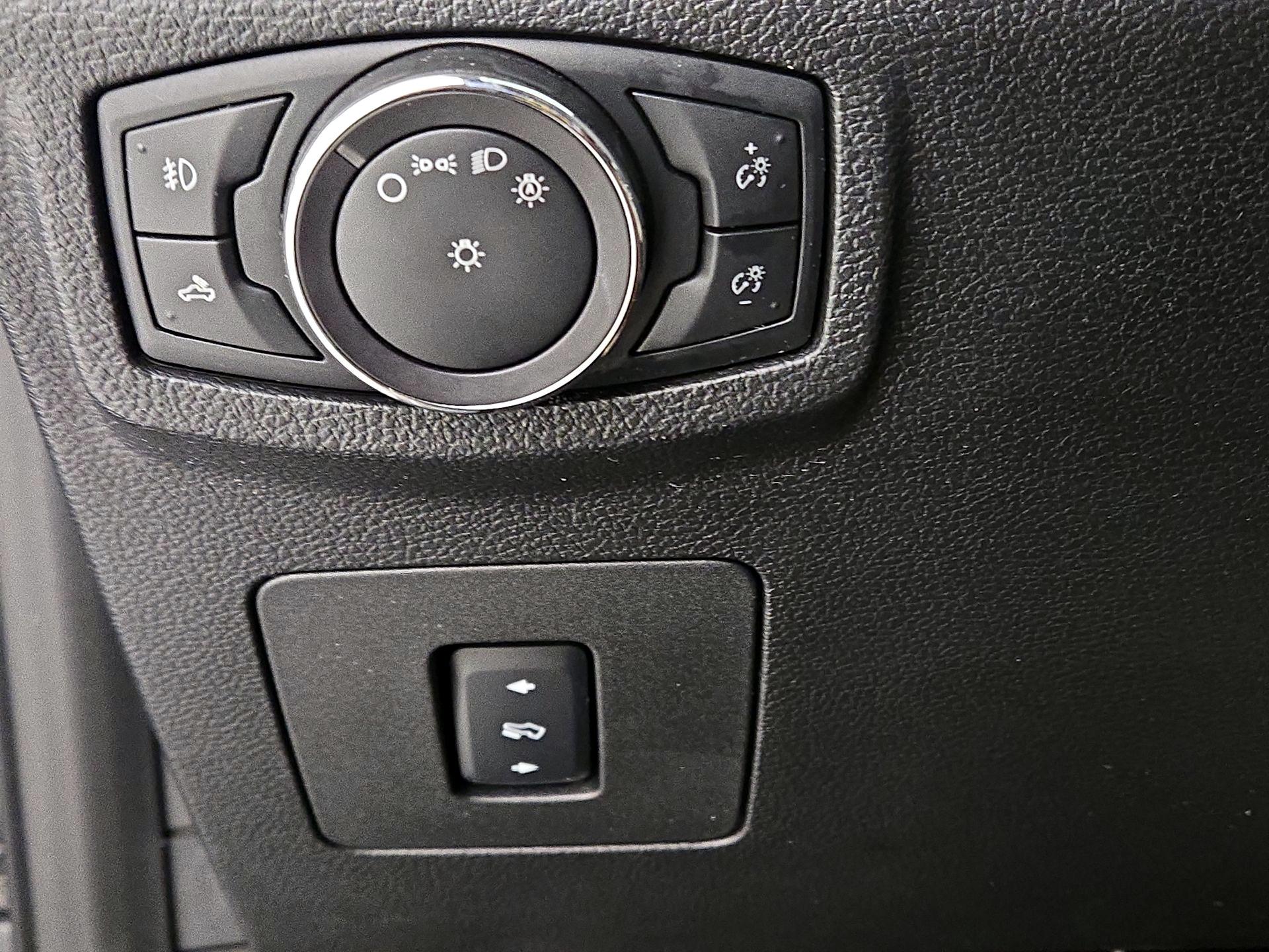 Thumbnail: 2015 Ford F-150 - 13