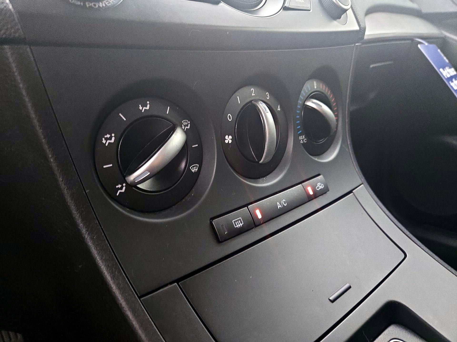 Thumbnail: 2013 Mazda Mazda3 - 15