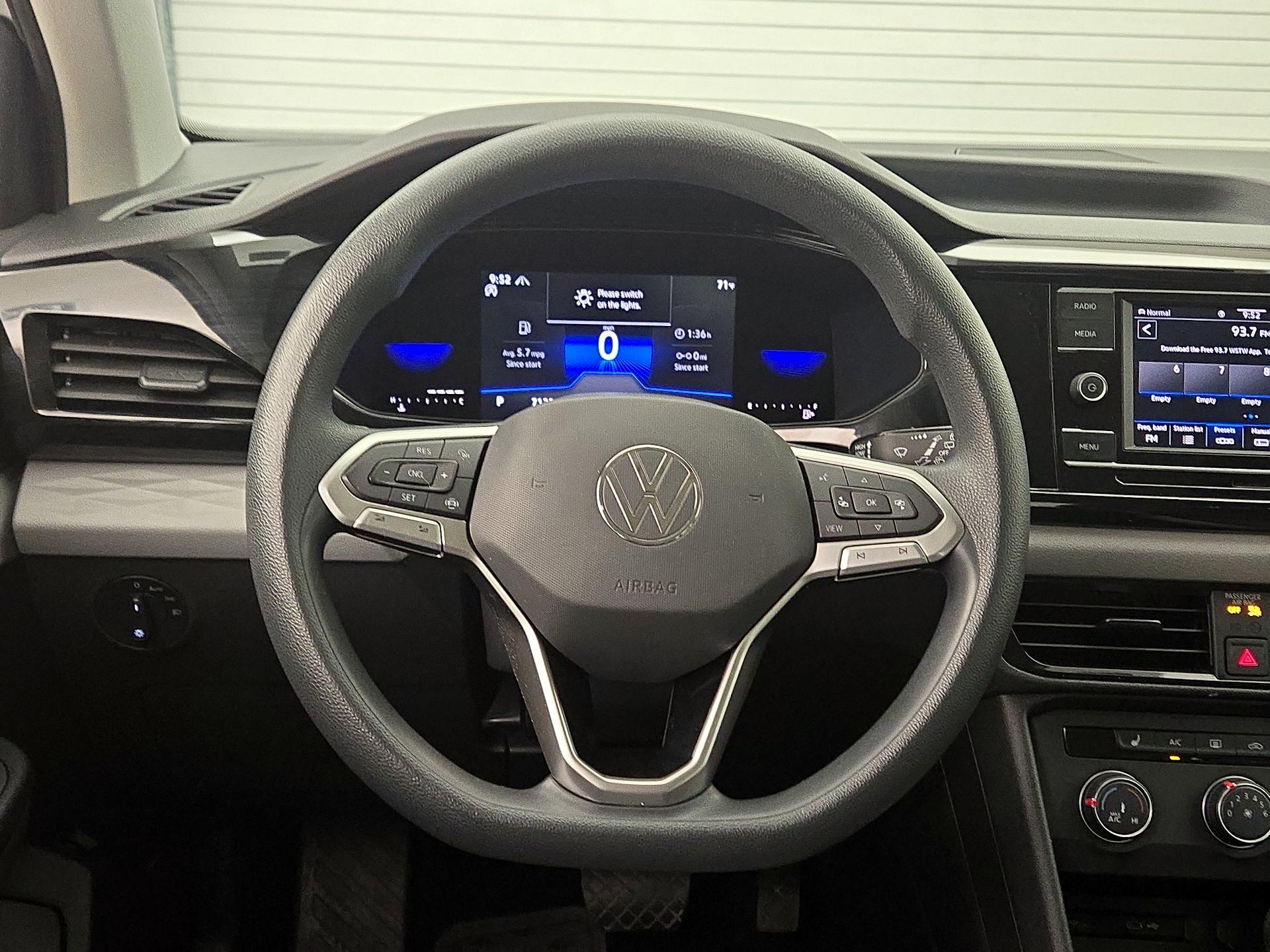 Thumbnail: 2022 Volkswagen Taos - 10