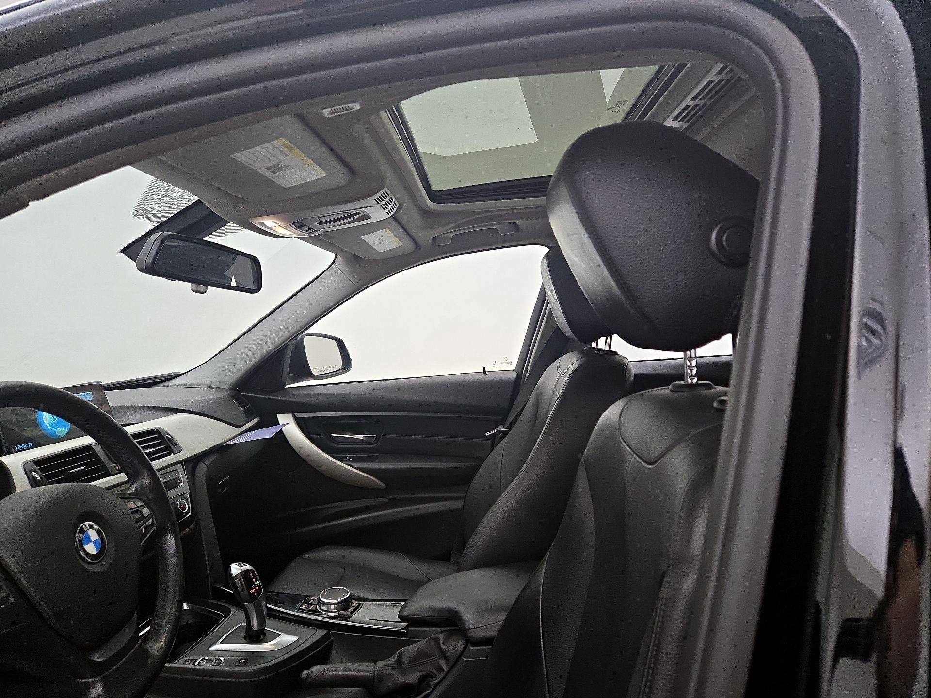 Thumbnail: 2016 BMW 3 Series - 19