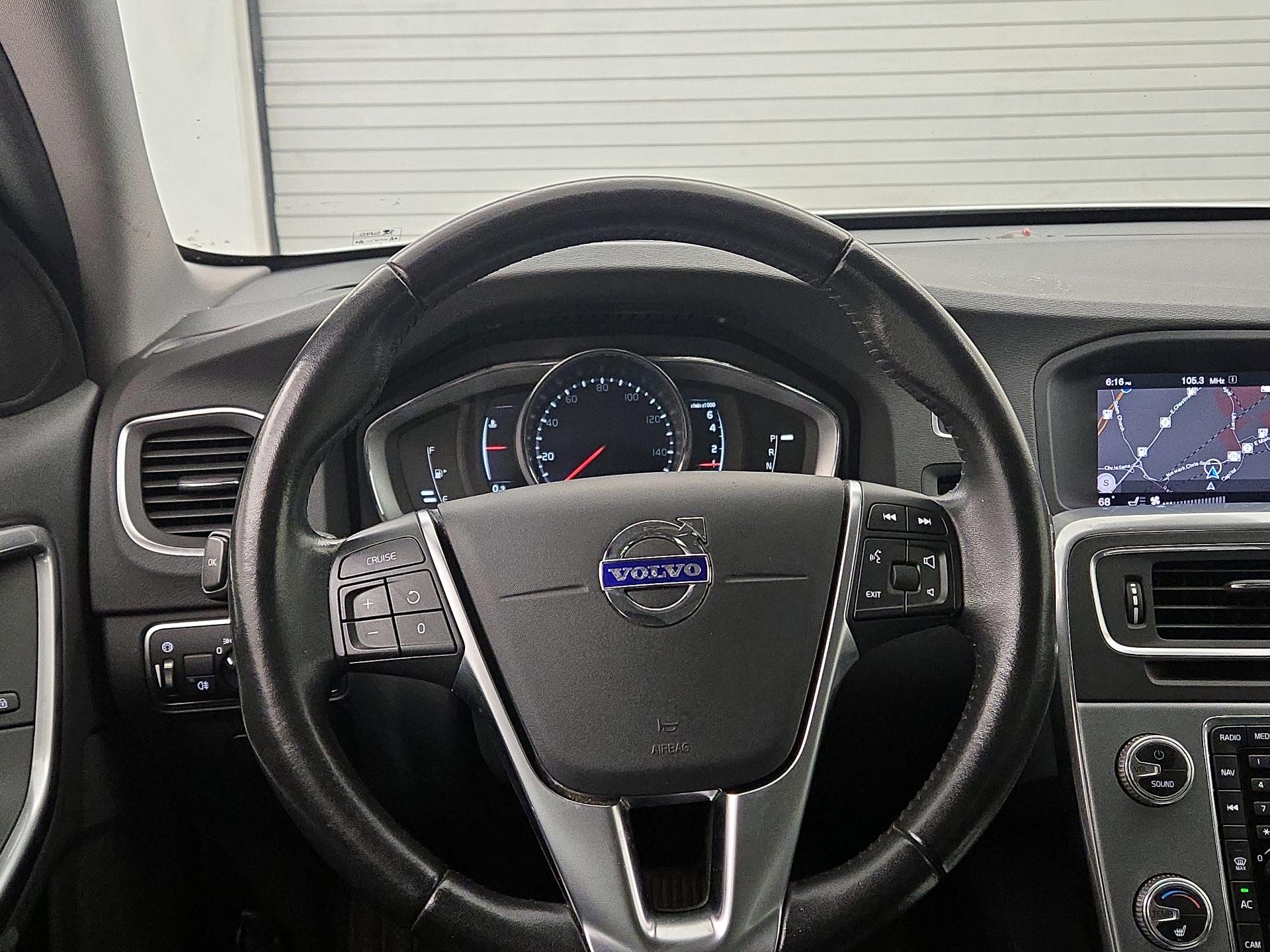 Thumbnail: 2017 Volvo V60 - 10