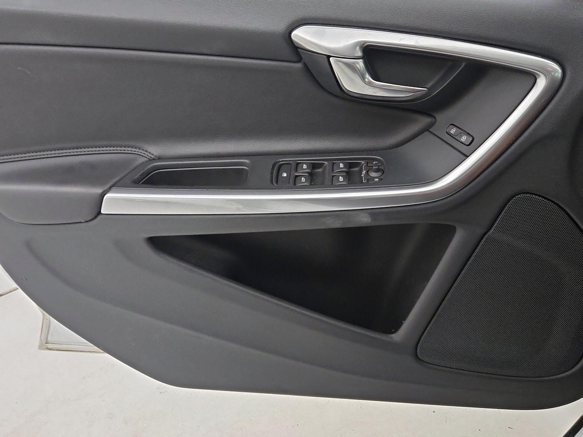 Thumbnail: 2017 Volvo V60 - 12