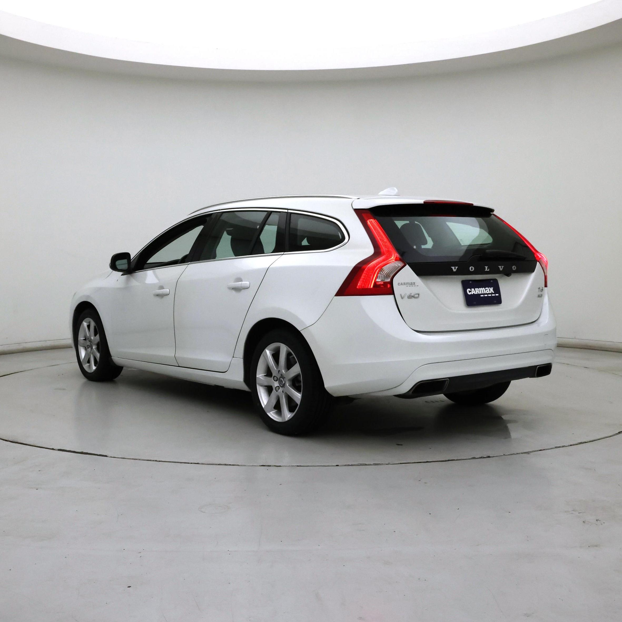 Thumbnail: 2017 Volvo V60 - 2