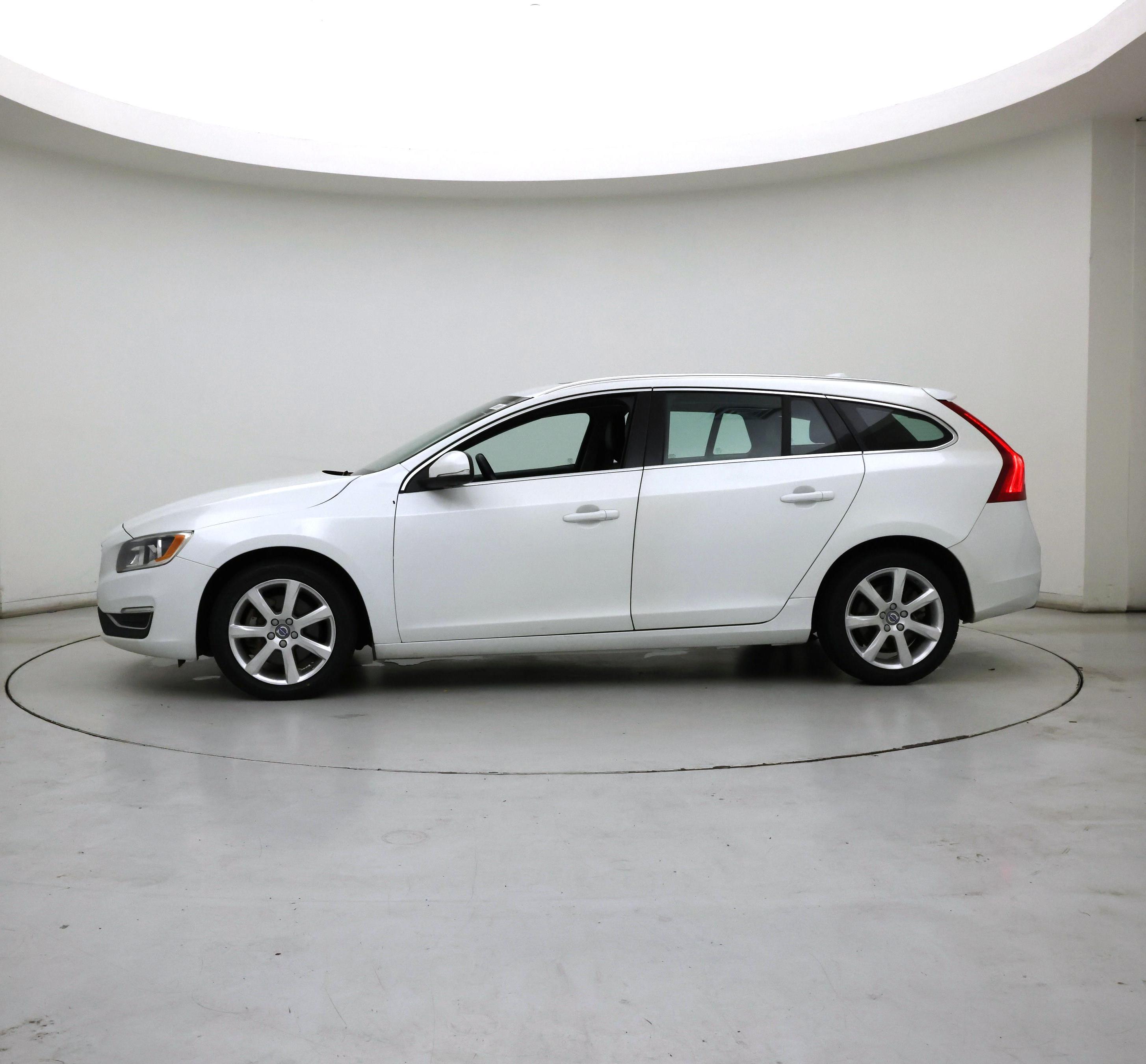 Thumbnail: 2017 Volvo V60 - 3