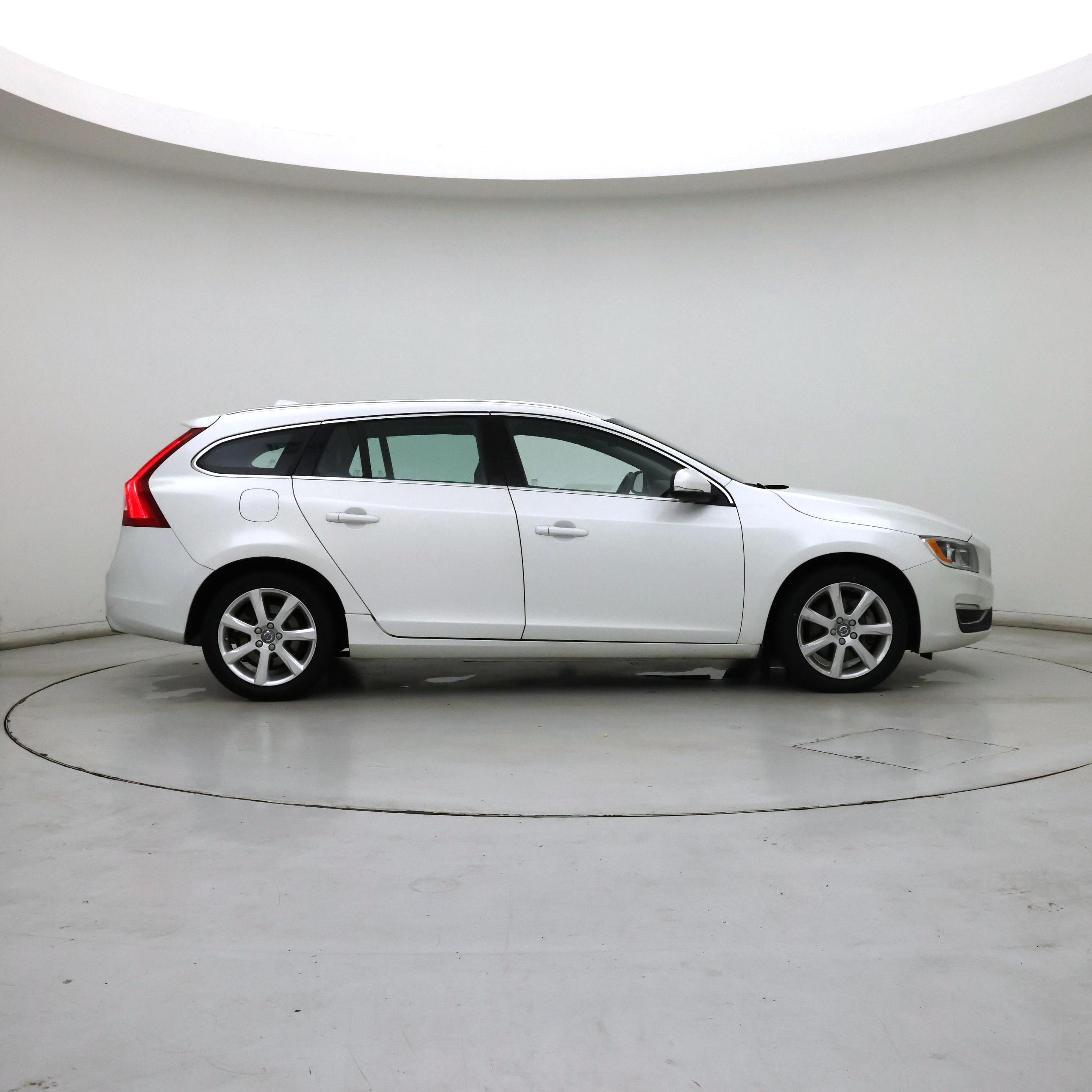Thumbnail: 2017 Volvo V60 - 7