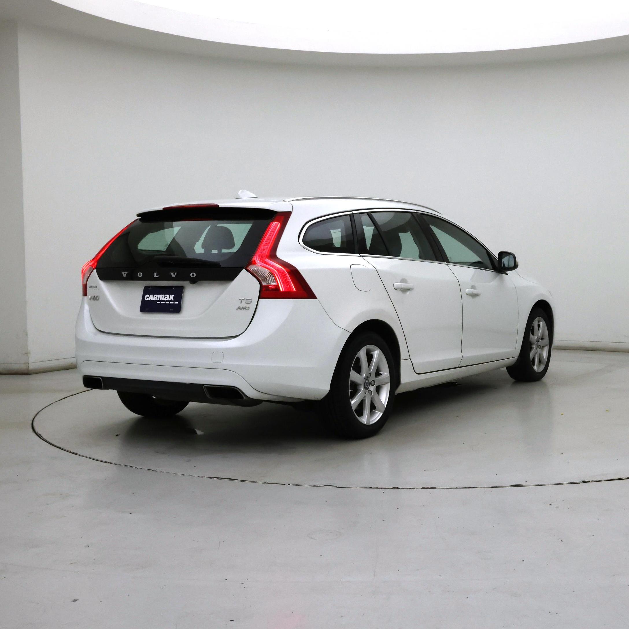 Thumbnail: 2017 Volvo V60 - 8