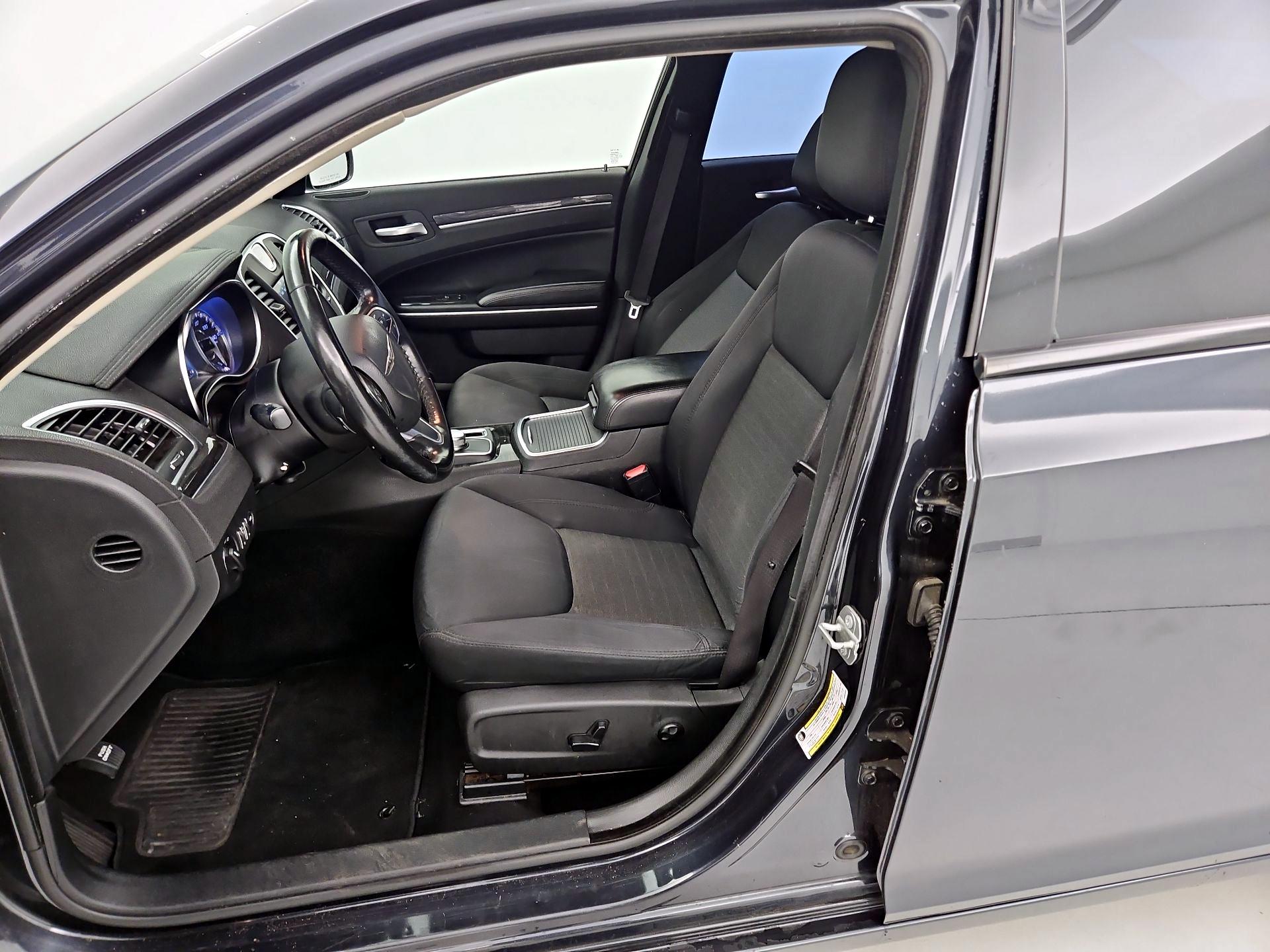 Thumbnail: 2019 Chrysler 300 - 11