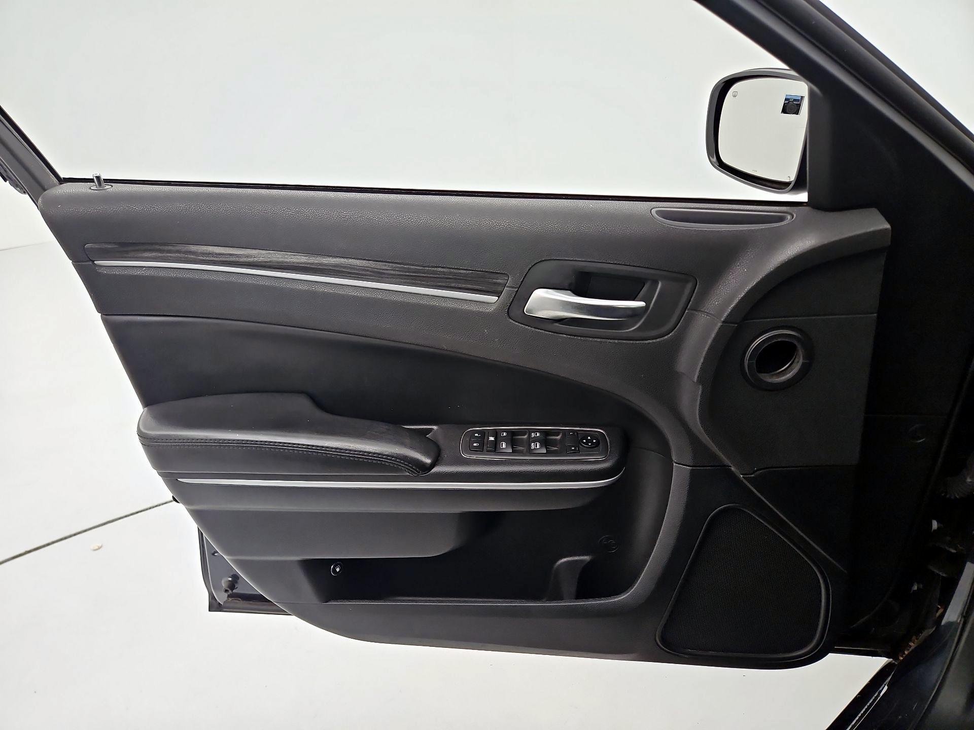 Thumbnail: 2019 Chrysler 300 - 12
