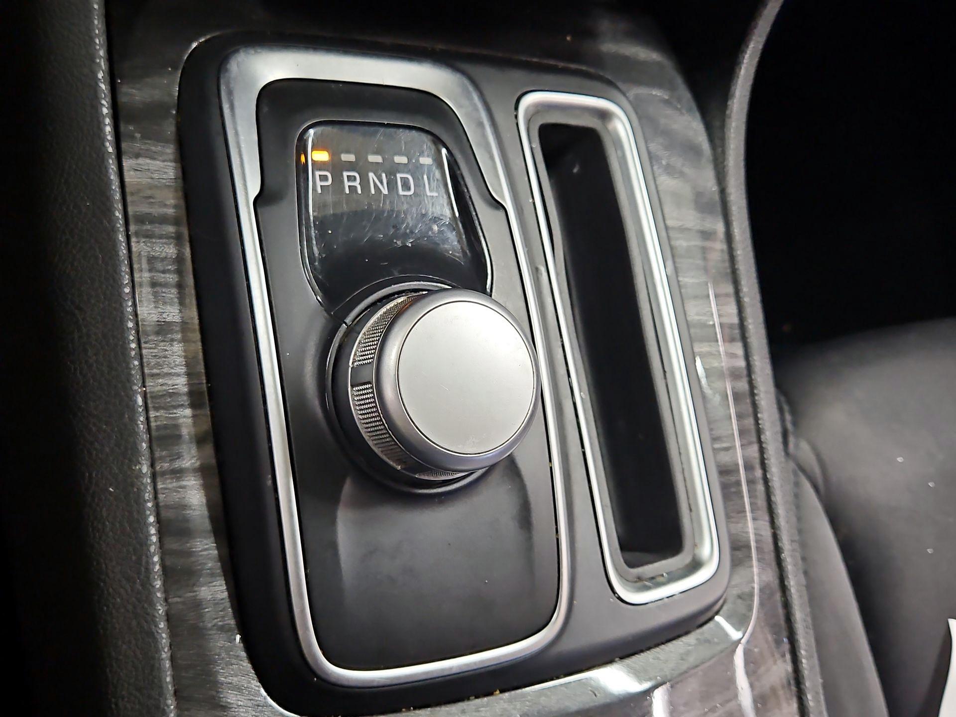 Thumbnail: 2019 Chrysler 300 - 17