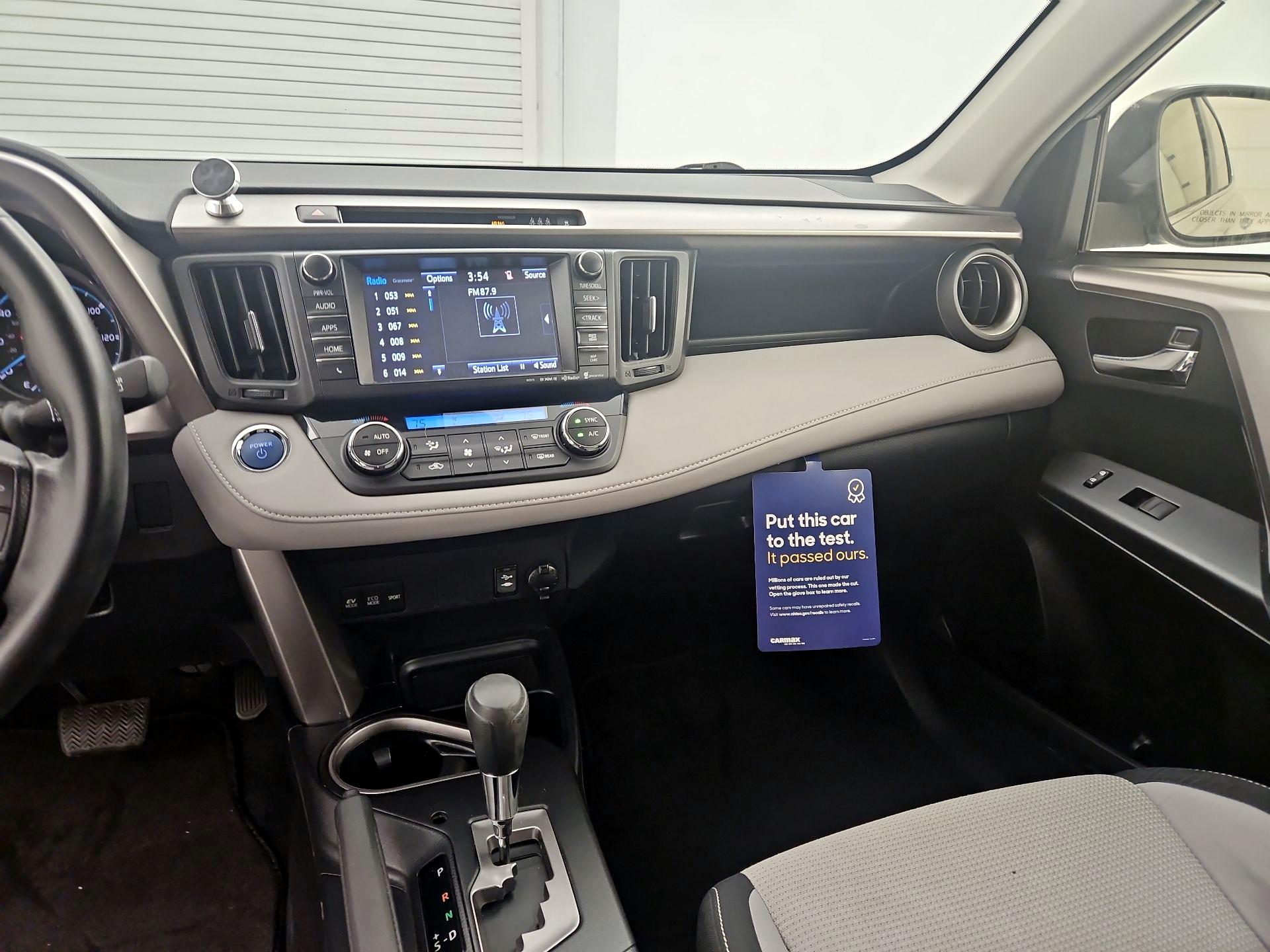 Thumbnail: 2017 Toyota RAV4 - 9