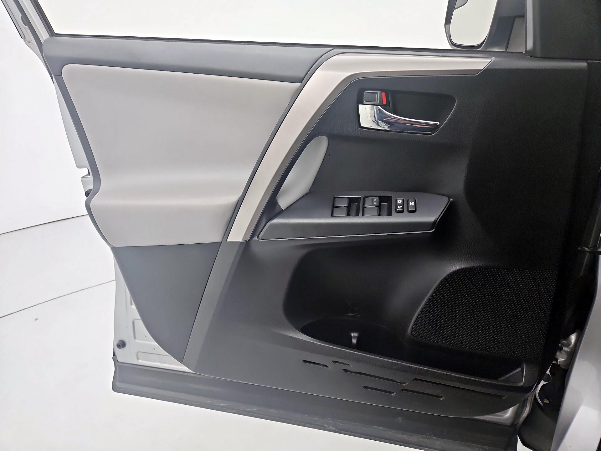 Thumbnail: 2017 Toyota RAV4 - 12