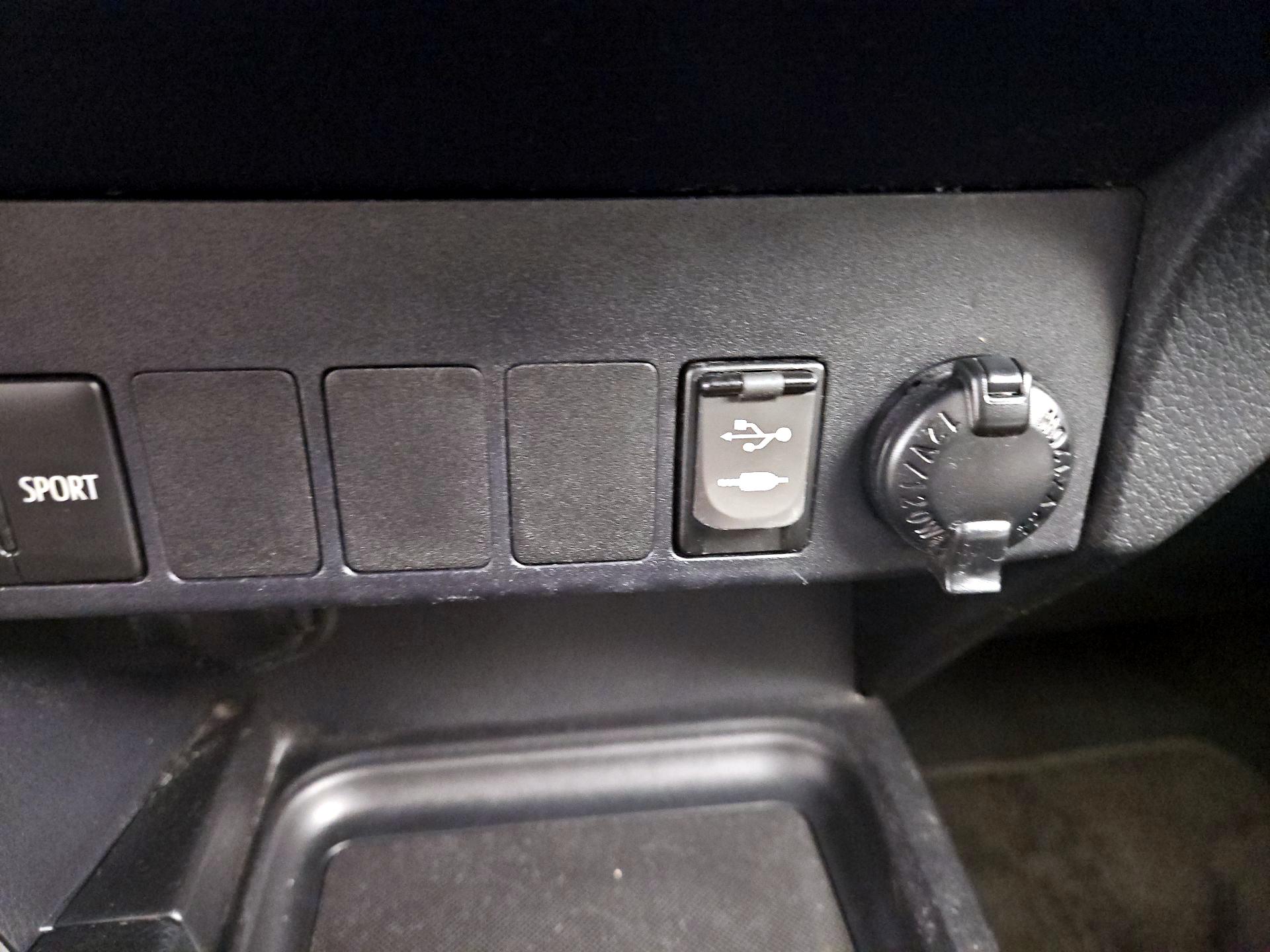 Thumbnail: 2017 Toyota RAV4 - 18