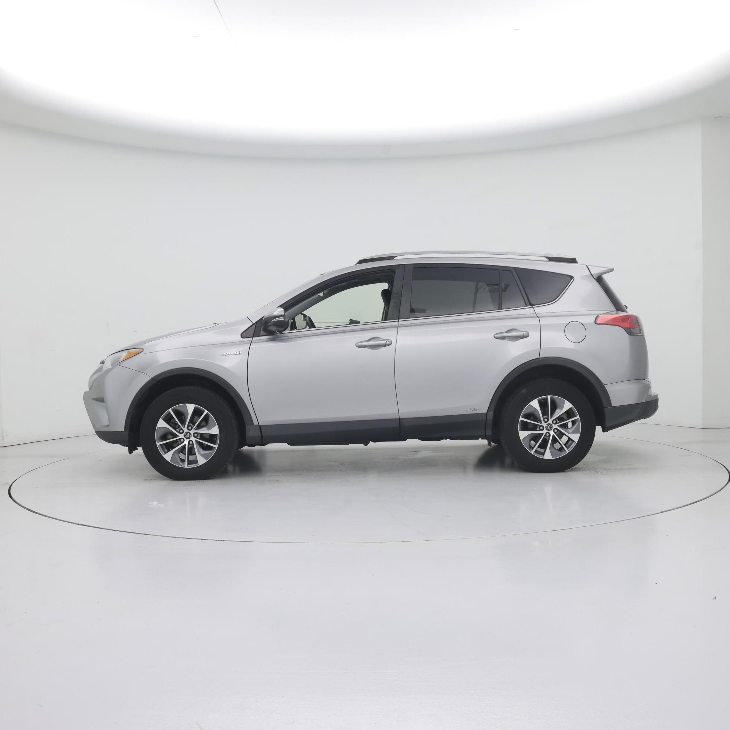 Thumbnail: 2017 Toyota RAV4 - 3