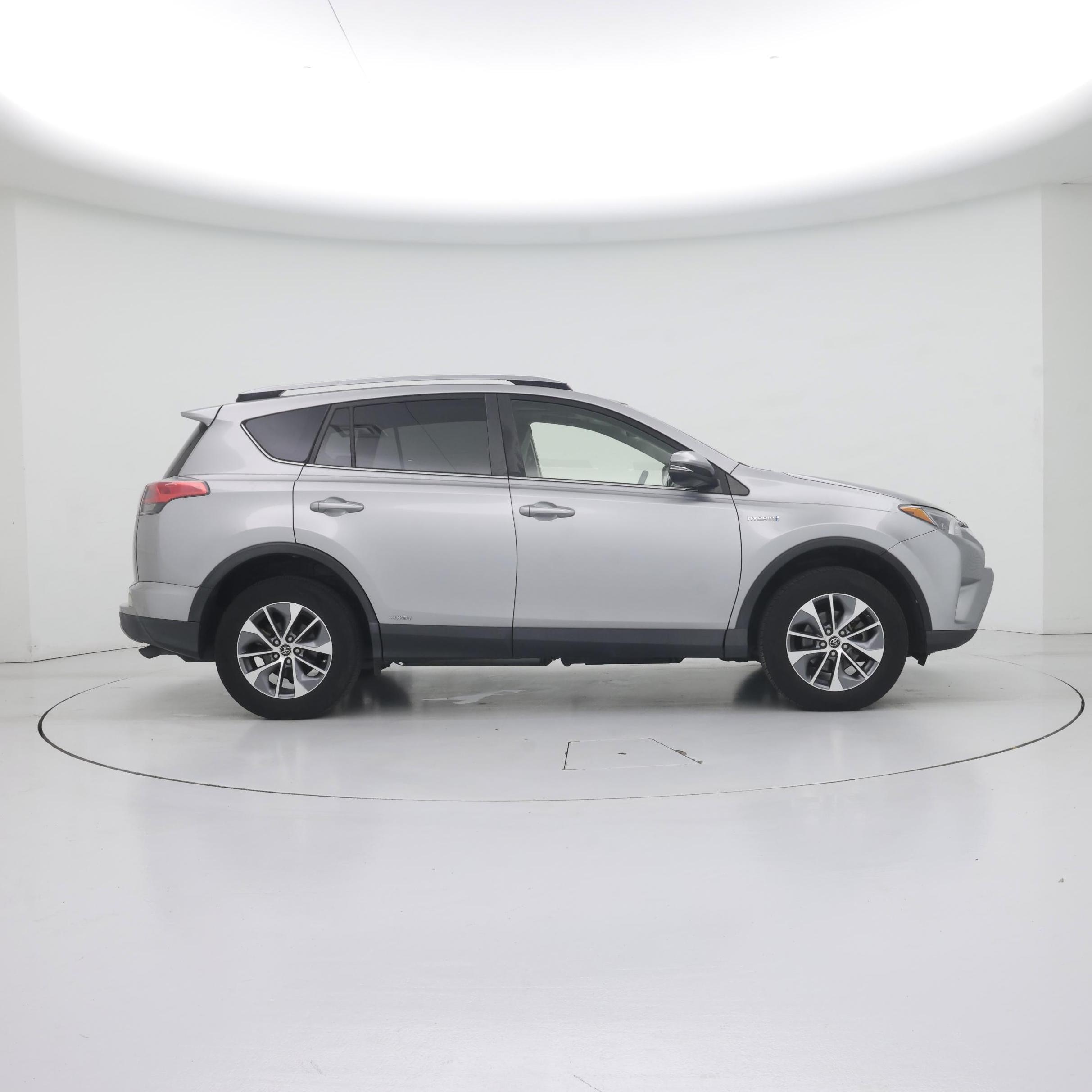 Thumbnail: 2017 Toyota RAV4 - 7