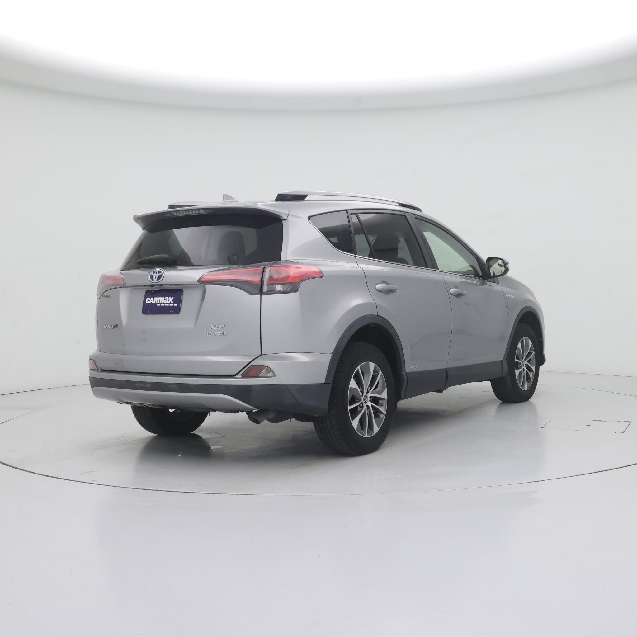Thumbnail: 2017 Toyota RAV4 - 8
