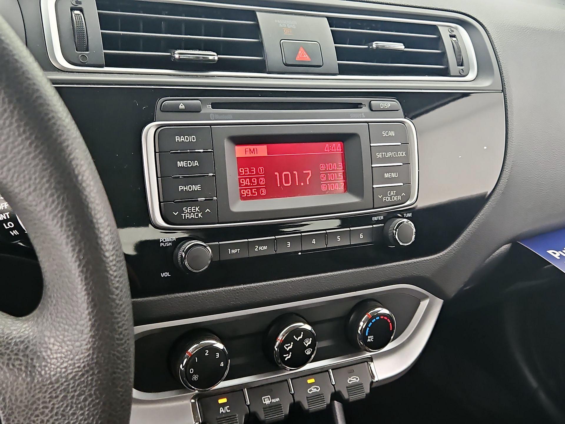 Thumbnail: 2016 Kia Rio - 14