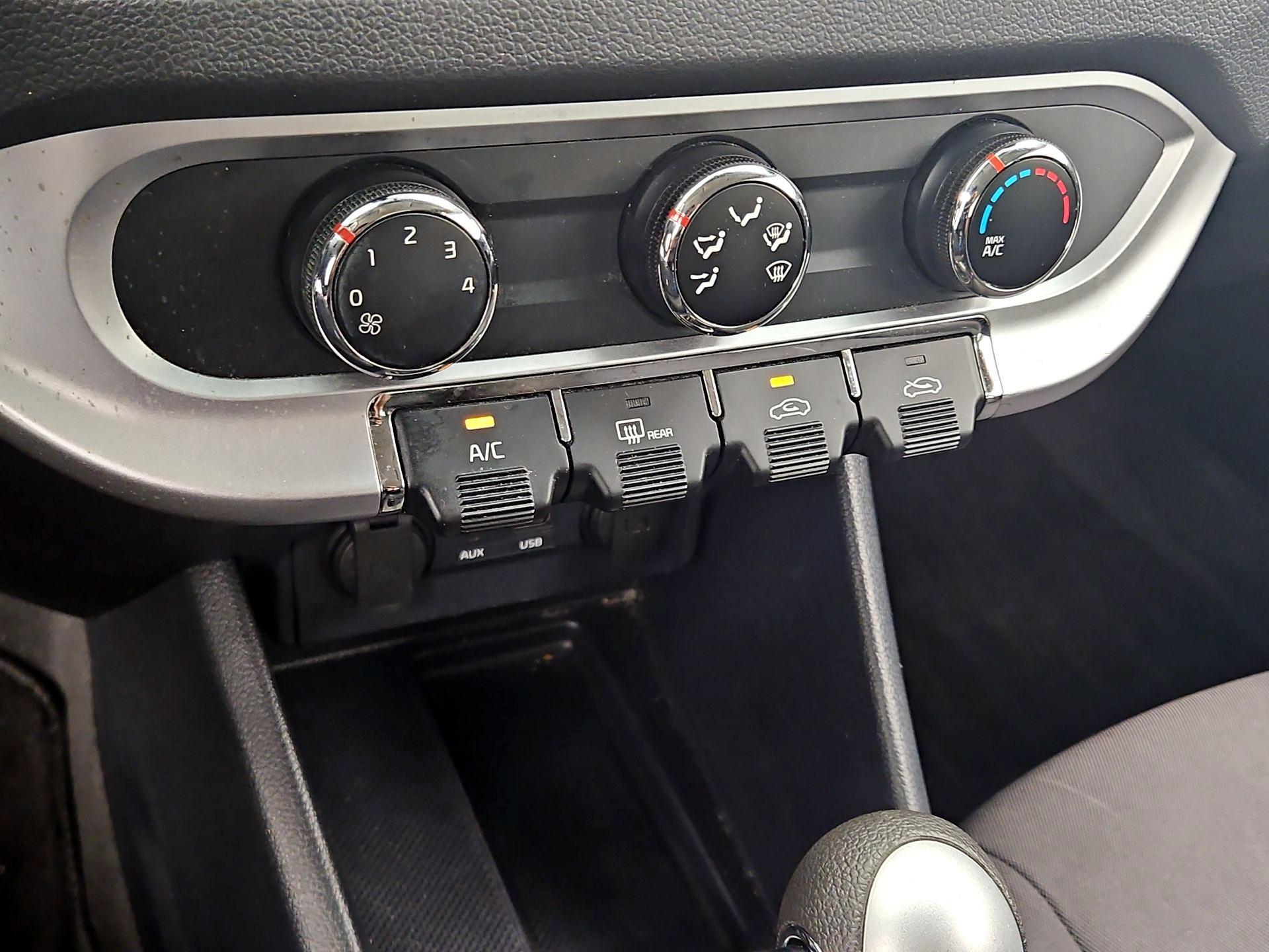 Thumbnail: 2016 Kia Rio - 15