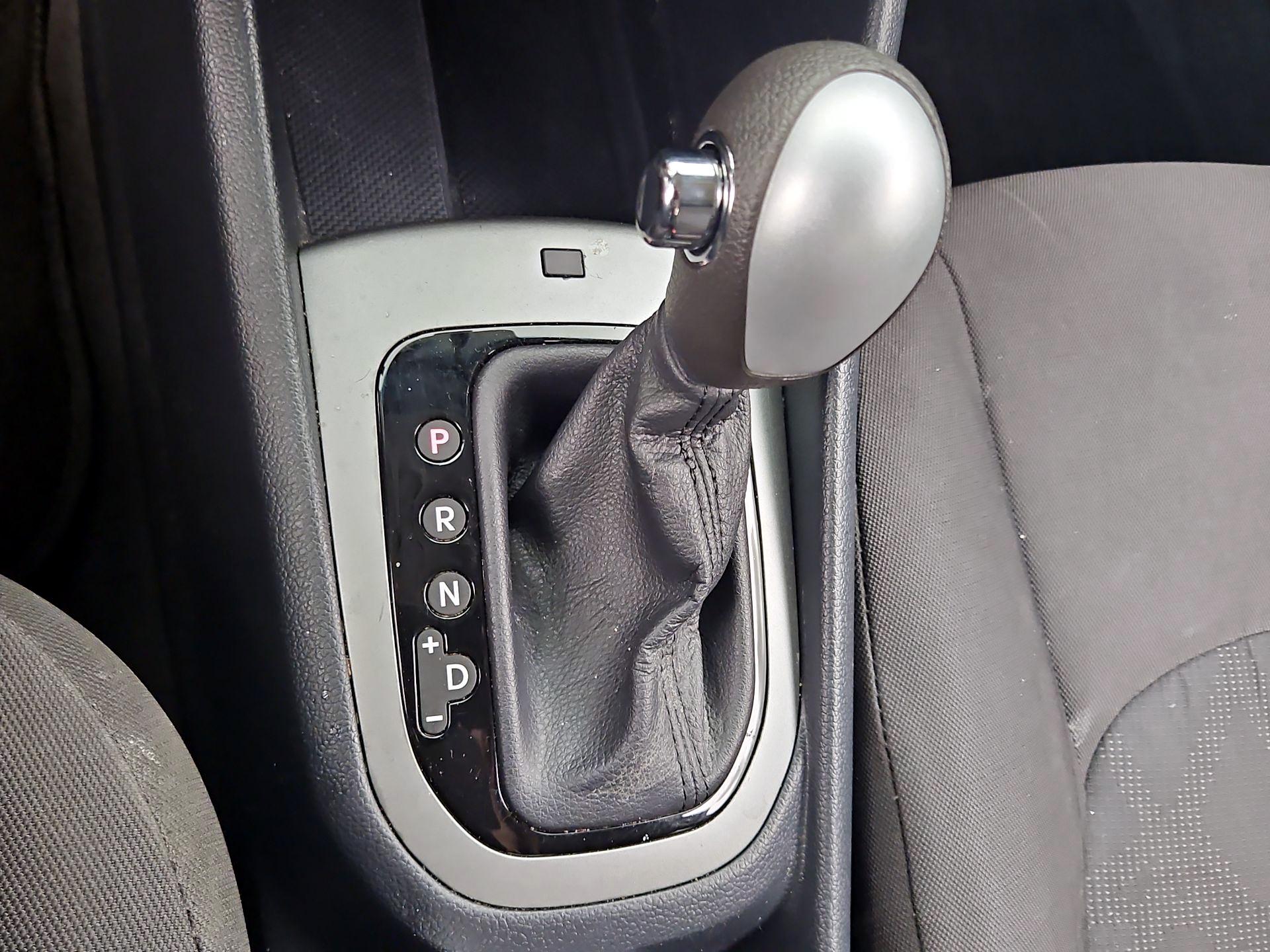 Thumbnail: 2016 Kia Rio - 16
