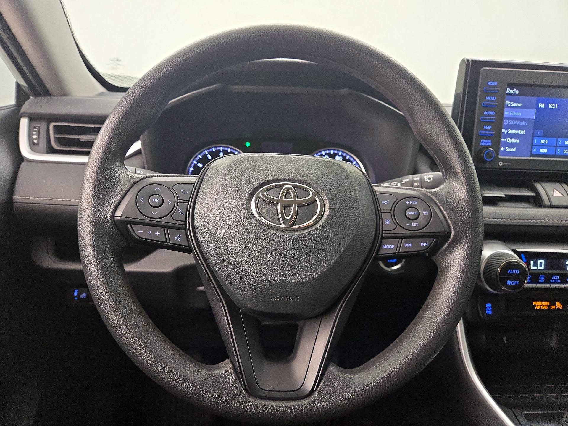 Thumbnail: 2022 Toyota RAV4 - 10