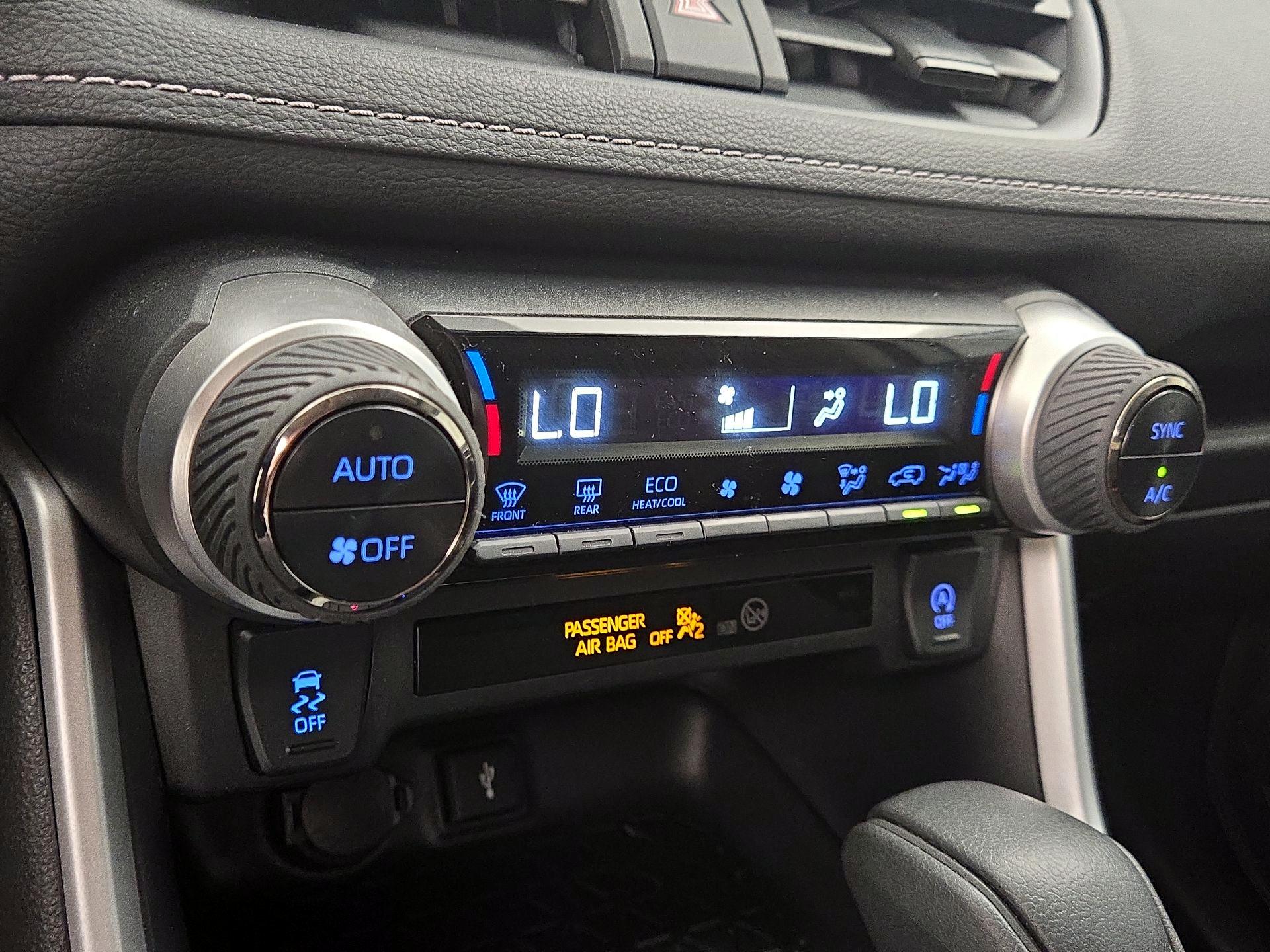 Thumbnail: 2022 Toyota RAV4 - 16